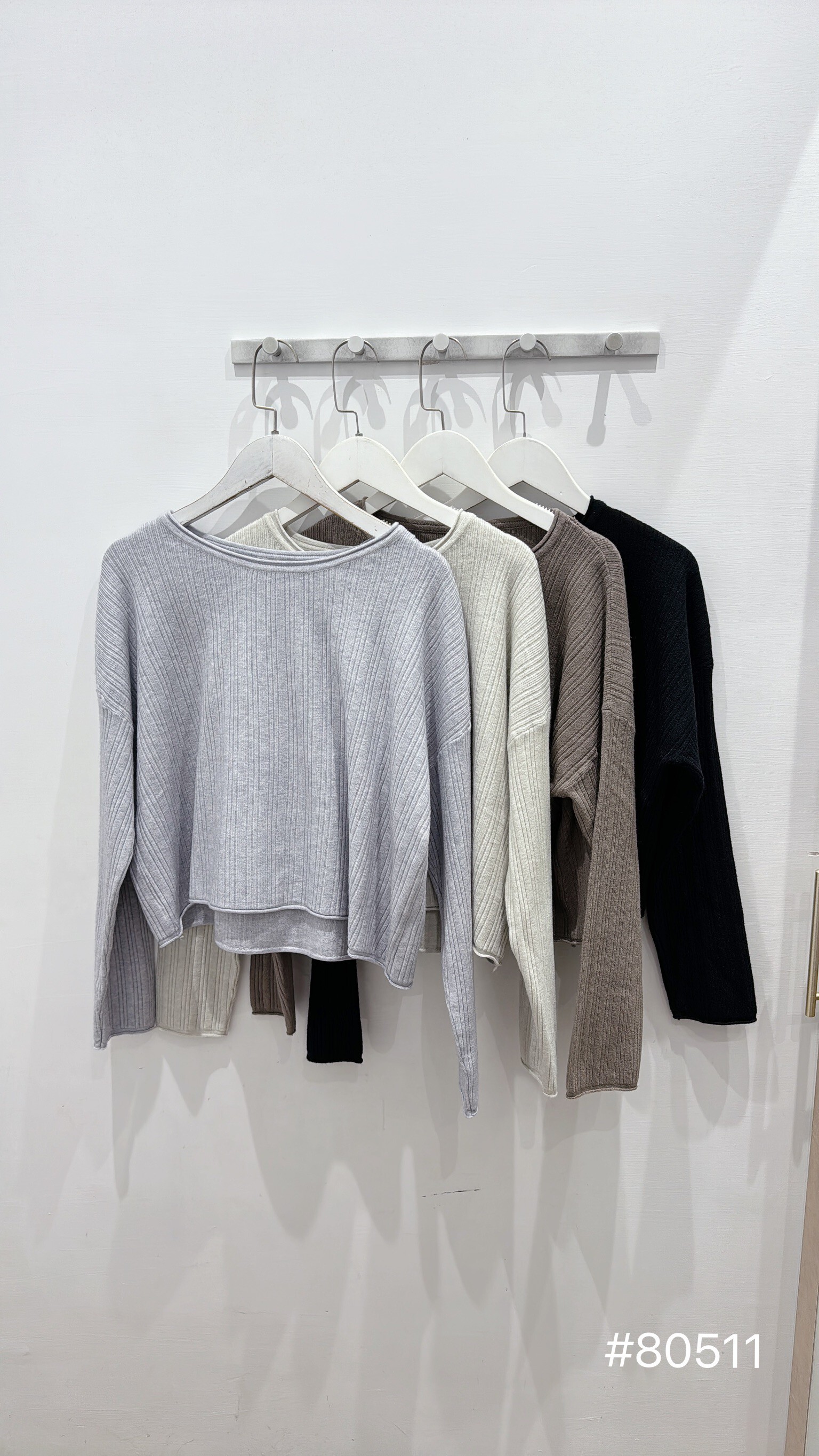 圓領微捲邊坑條針織上衣