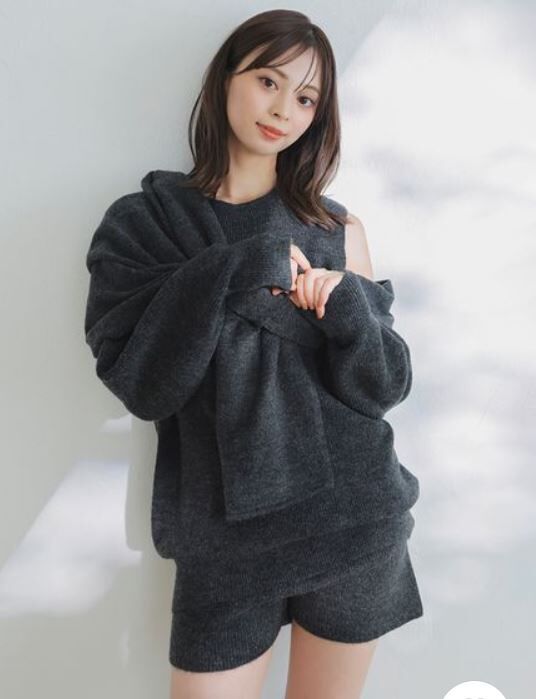 [預購] 折扣SNIDEL 不對稱設計元素的針織套頭上衣