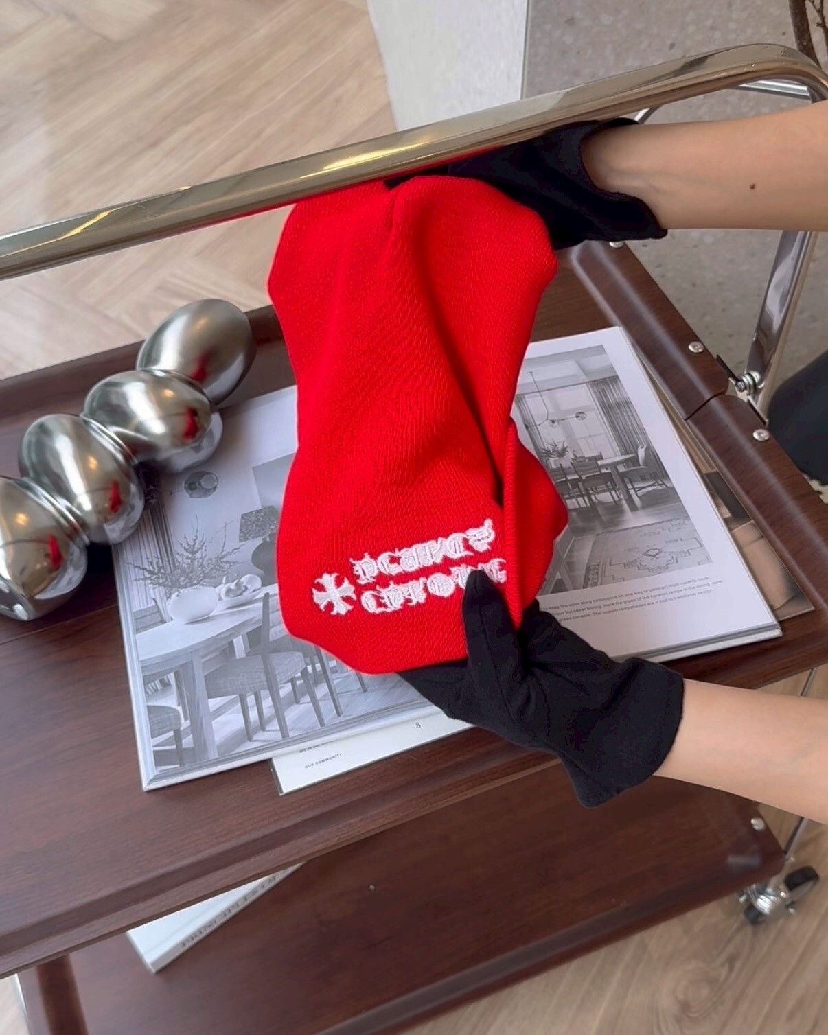 CHROME HEARTS｜卷軸刺繡毛帽 紅色