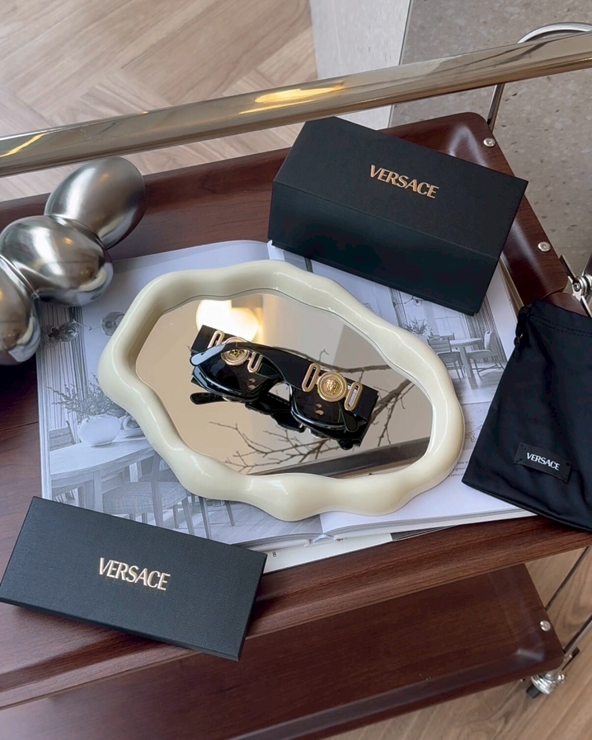 VERSACE｜鏡腿LOGO 墨鏡 黑色