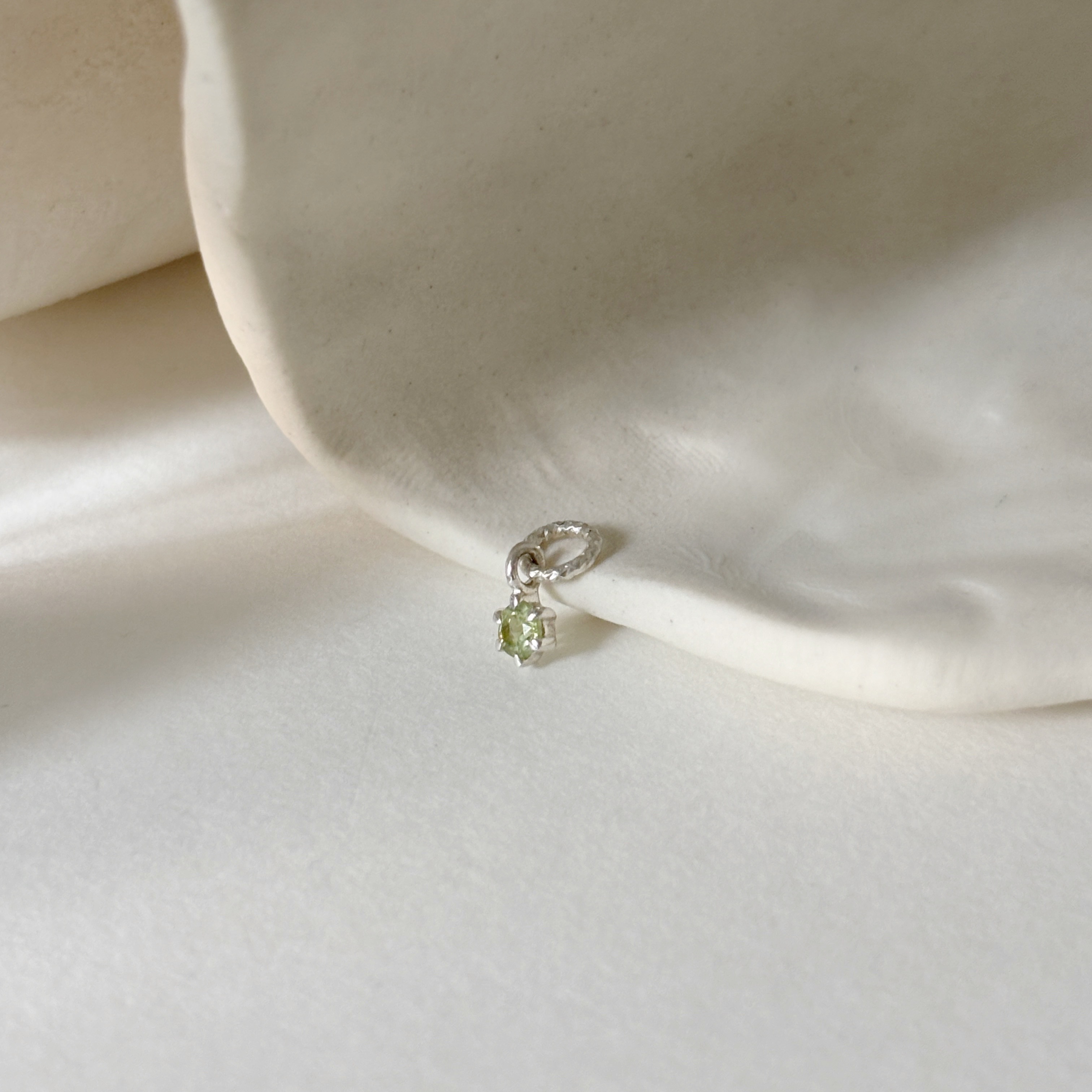 mini六爪橄欖石耳墜