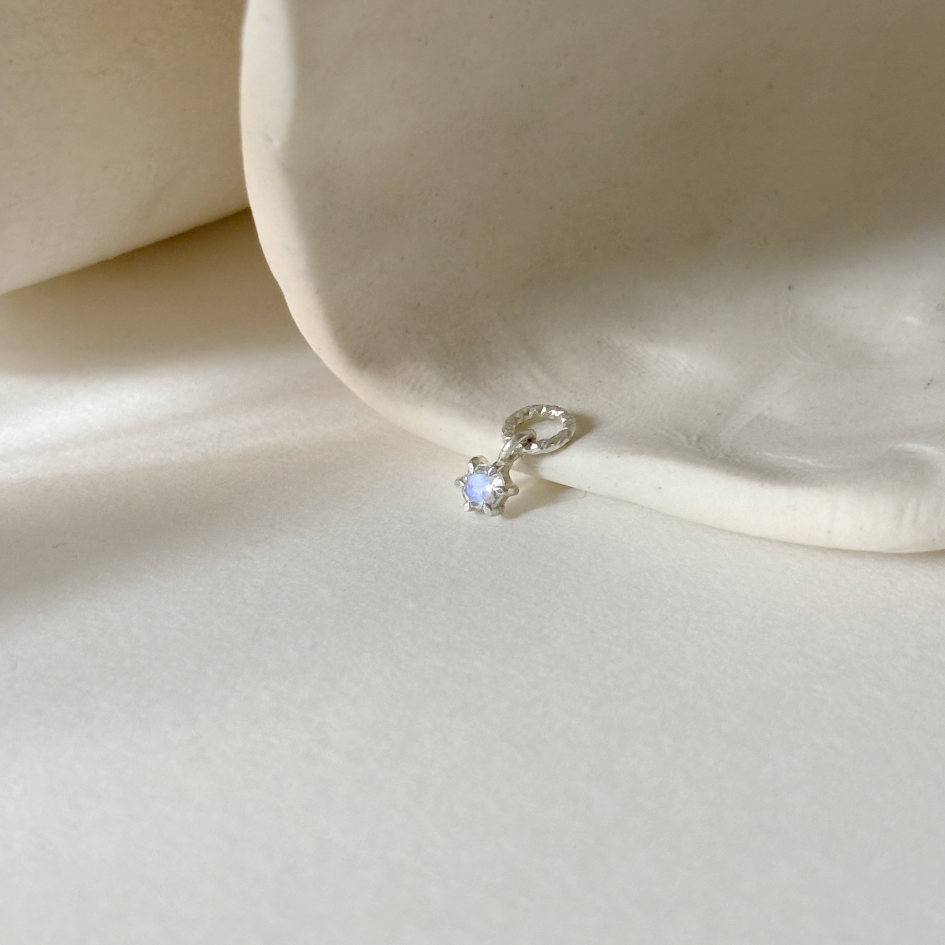 mini六爪月光石耳墜