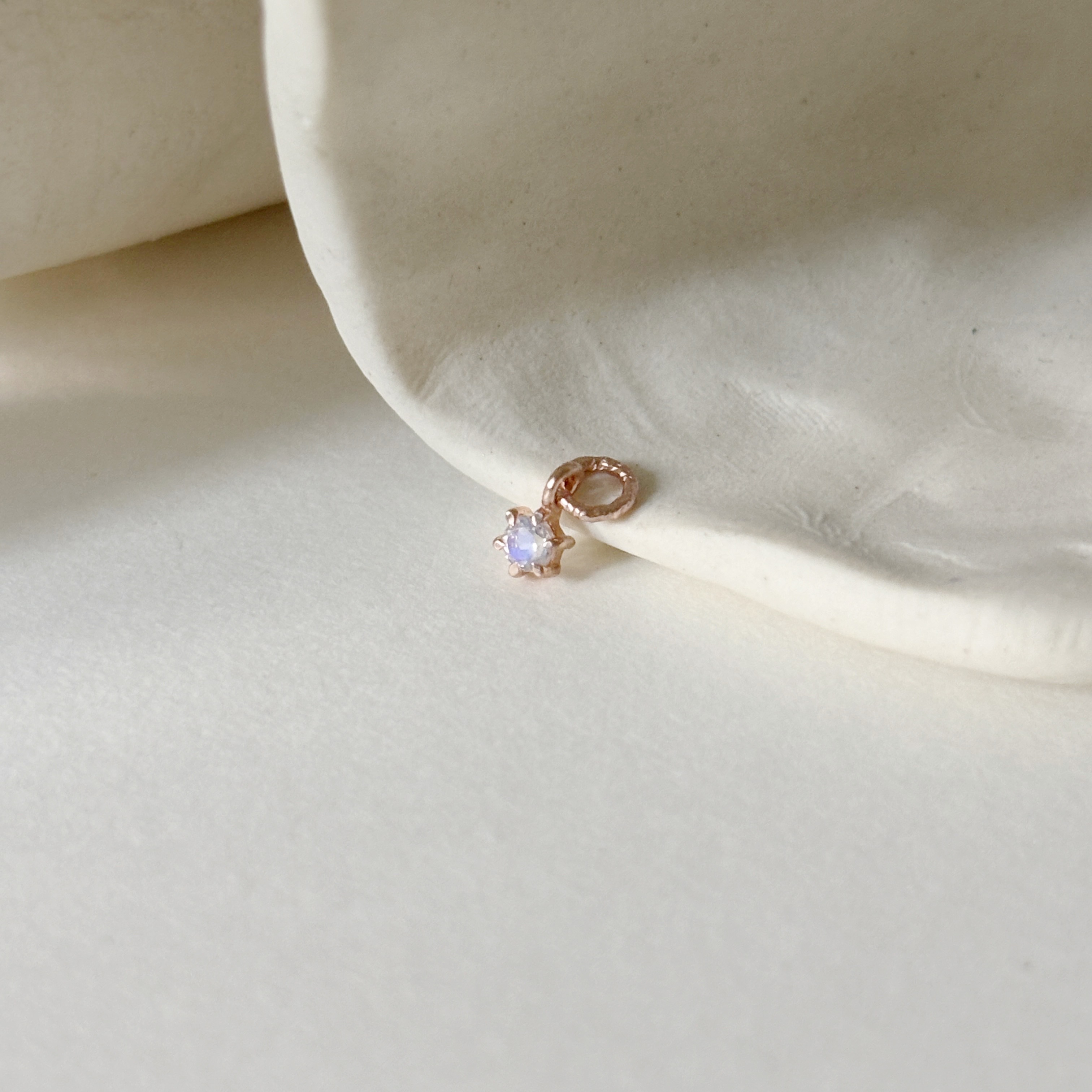 mini六爪月光石耳墜