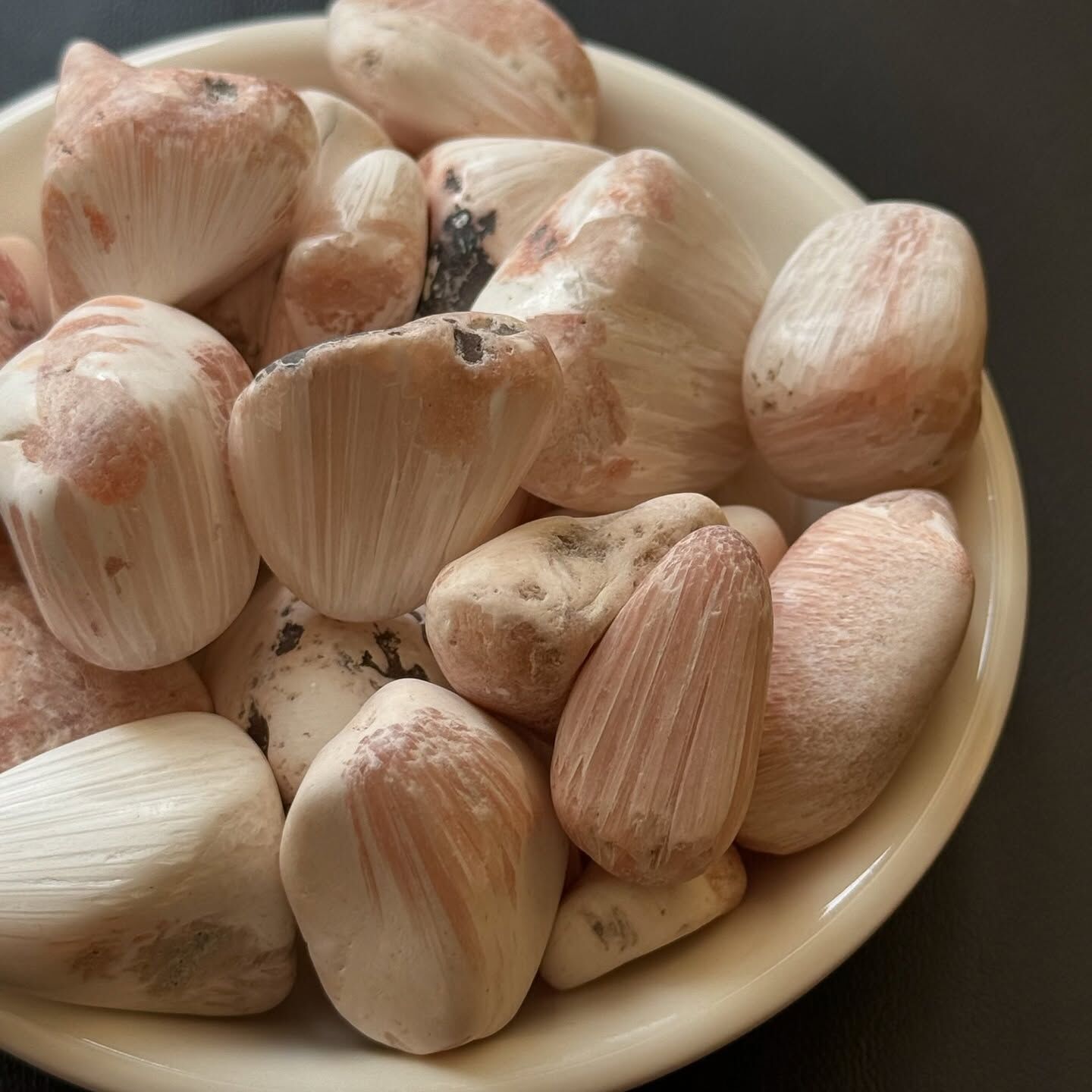 [原石] 橘鈣沸石 水晶滾石