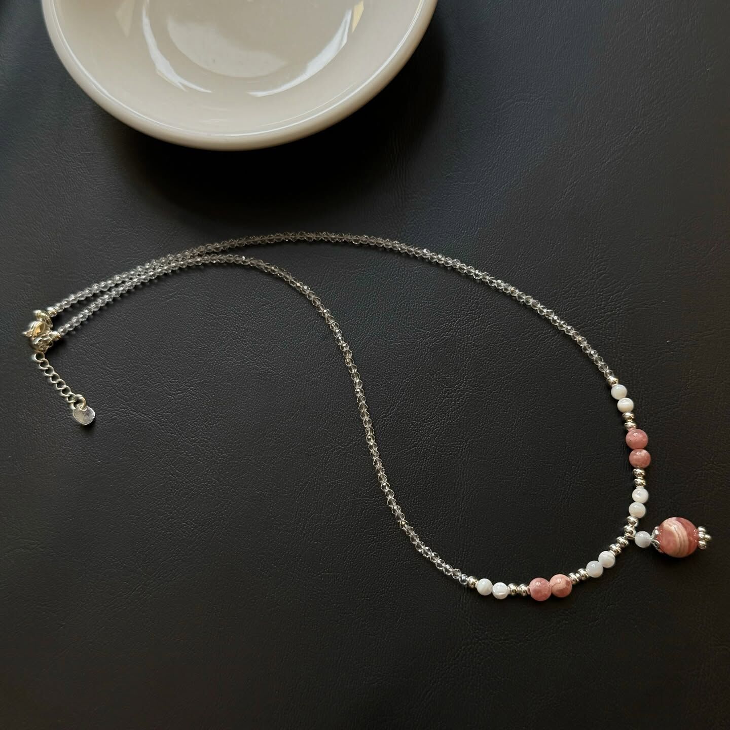 [原石] 菱錳礦 / 紅紋石+白母貝 項鏈