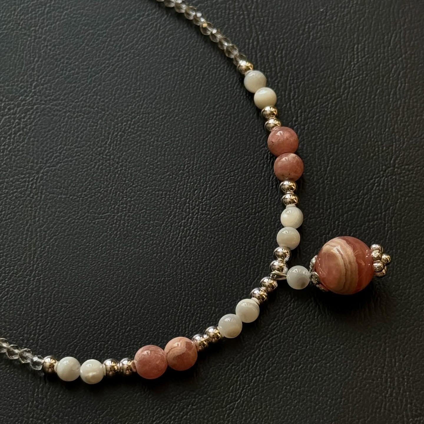 [原石] 菱錳礦 / 紅紋石+白母貝 項鏈
