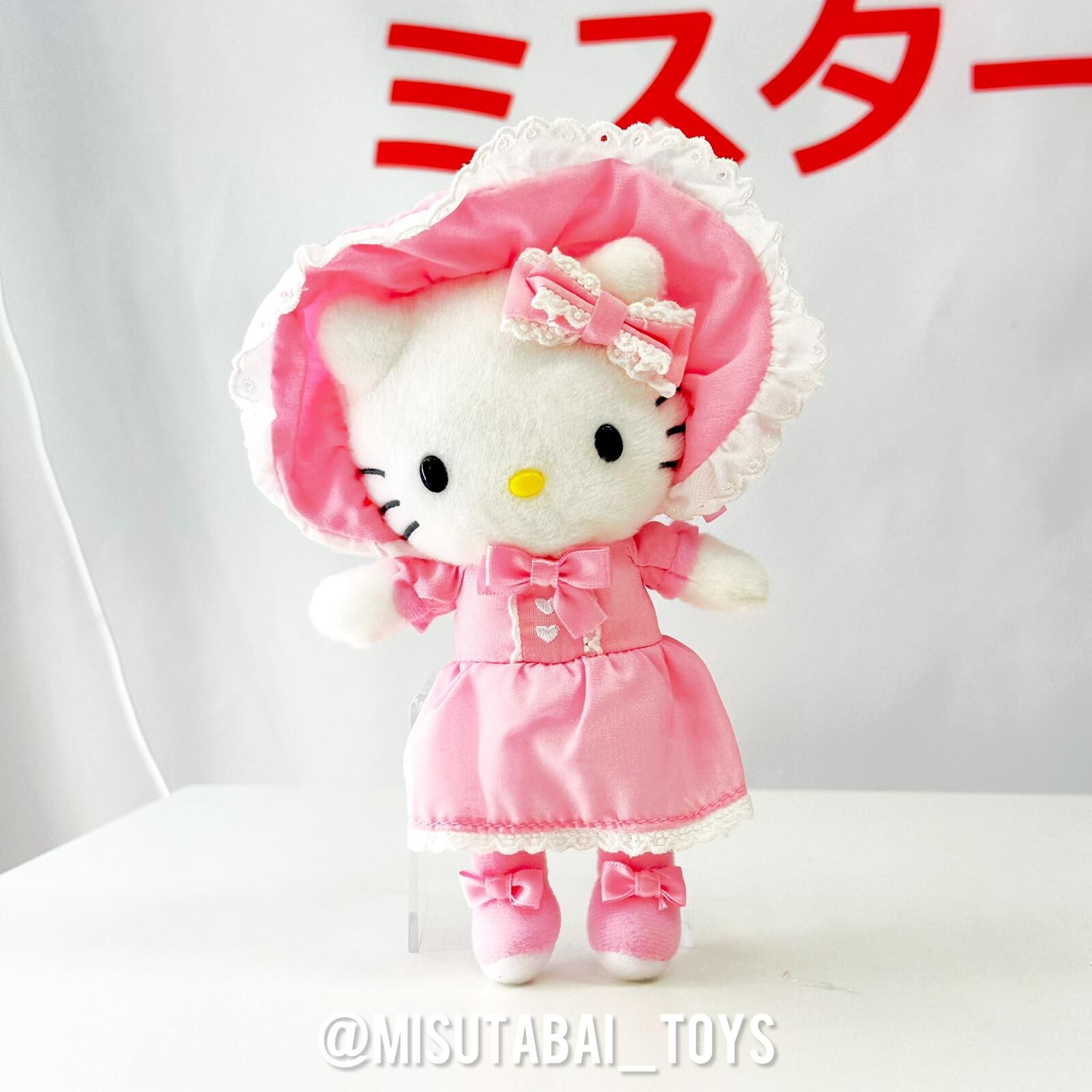 Sanrio Hello Kitty Exhibition (粉紅色裙）