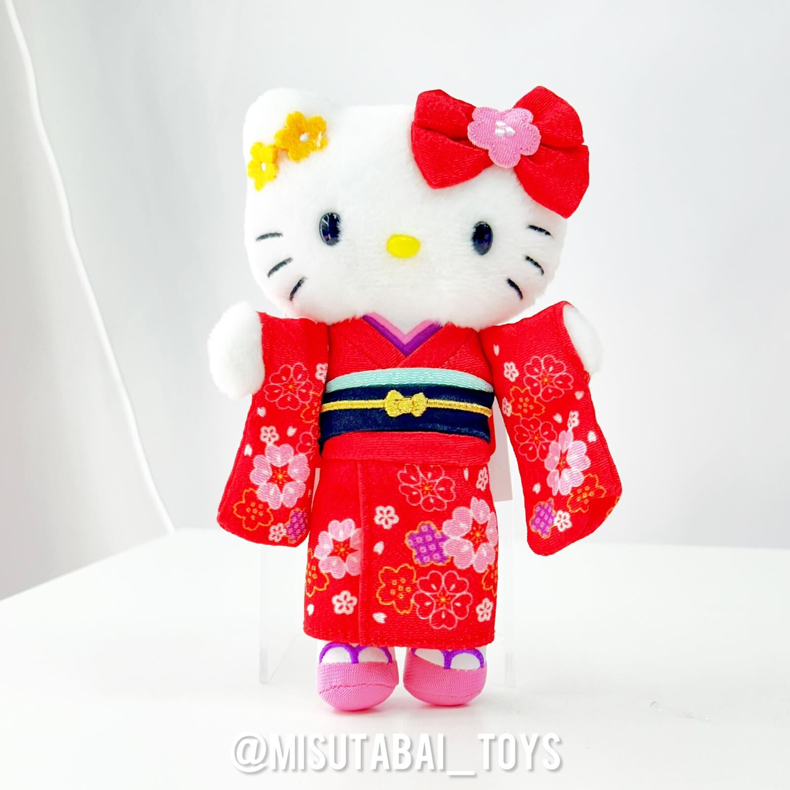 Sanrio Hello Kitty Exhibition (紅色和服）