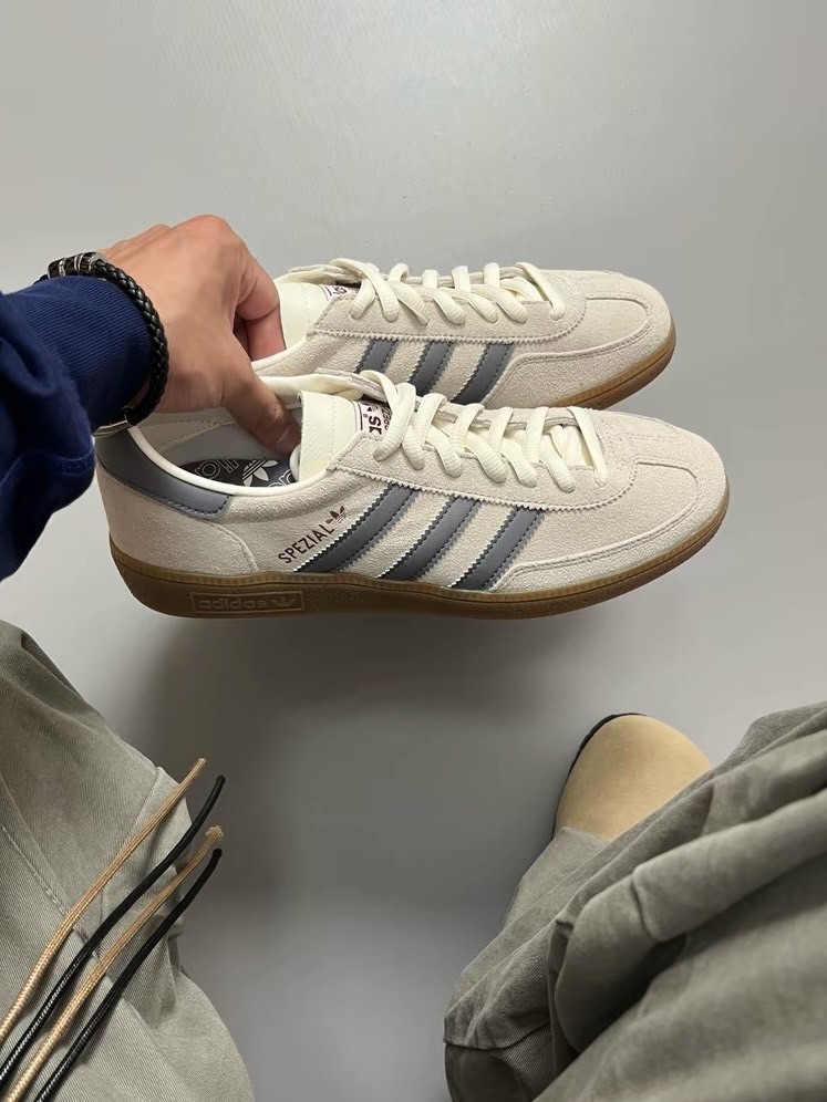 【預購】ADIDAS HANDBALL SPEZIAL 奶油灰藍 米色 米灰 莫蘭迪 焦糖底 男鞋 HQ5130