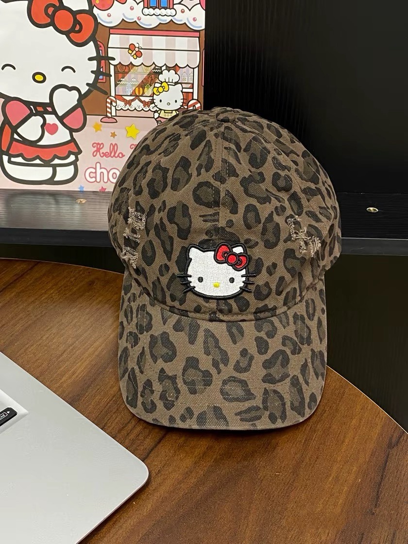 【預購】SANRIO HELLO KITTY 凱蒂貓 豹紋 咖棕色 刺繡LOGO 棒球帽 鴨舌帽 代購