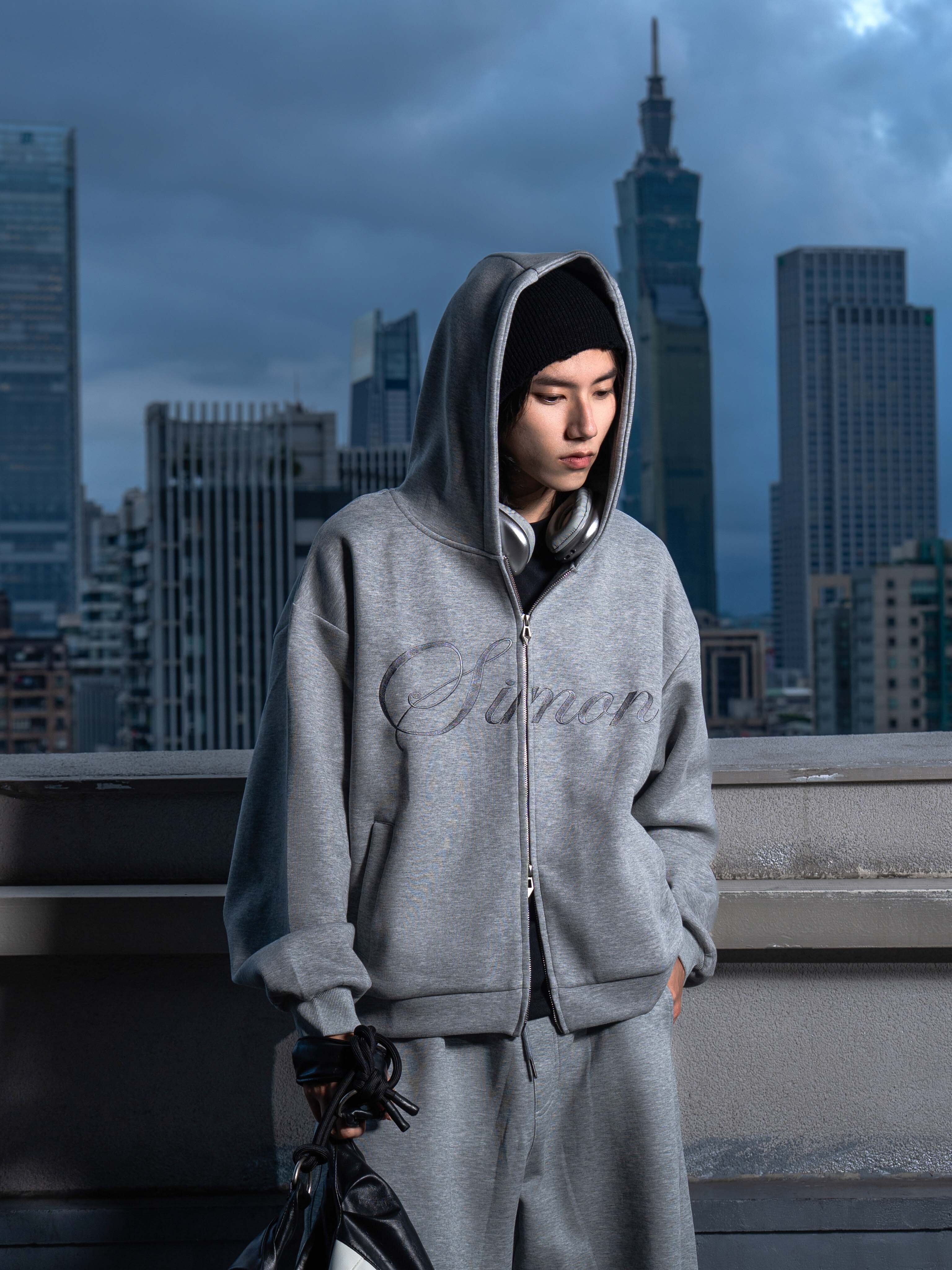 SIMON MADE OW-2510 都會禮節 刺繡 BOXY 連帽 外套