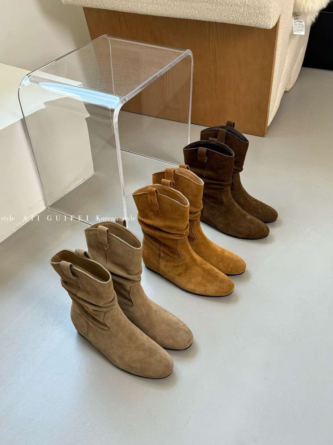 側皺褶內增高真皮短靴