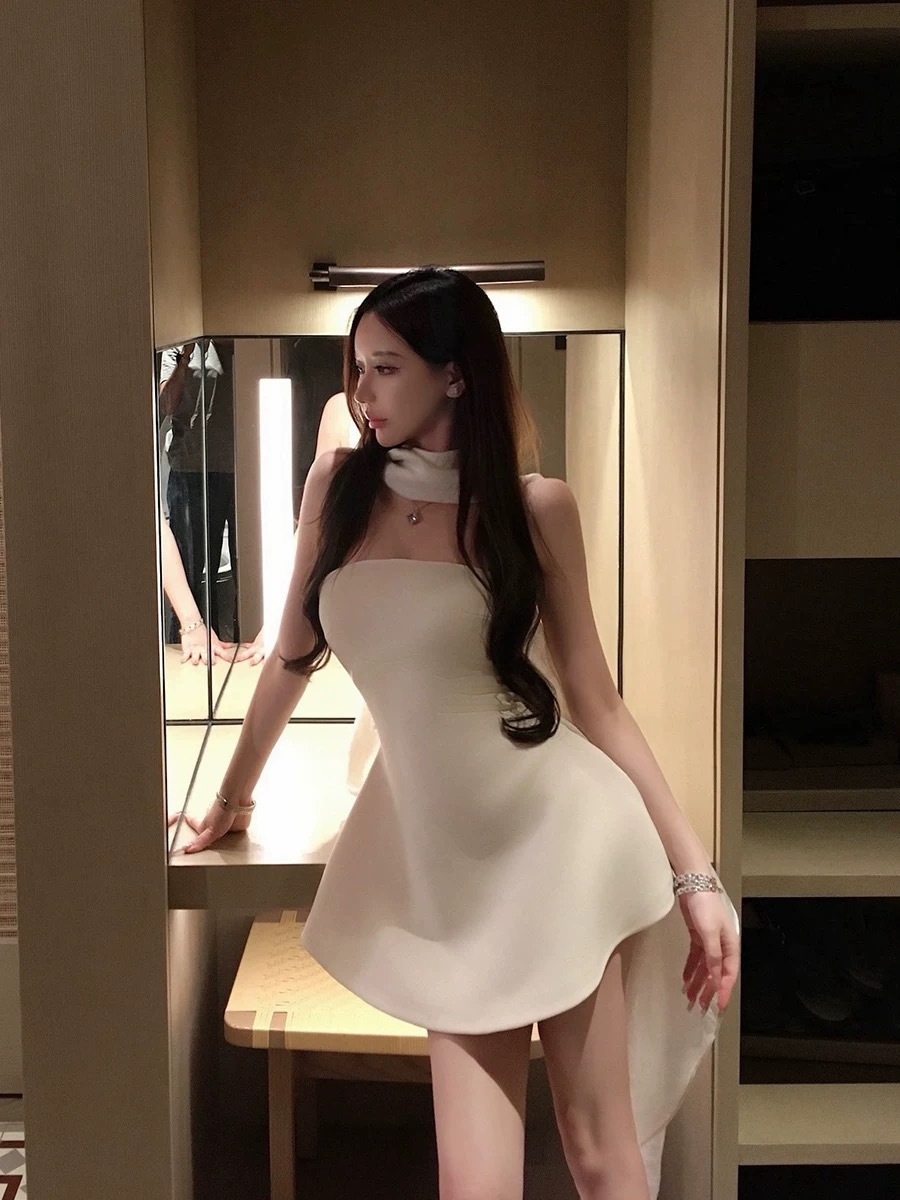 嫦娥下凡 裸肩飄帶收腰洋裝