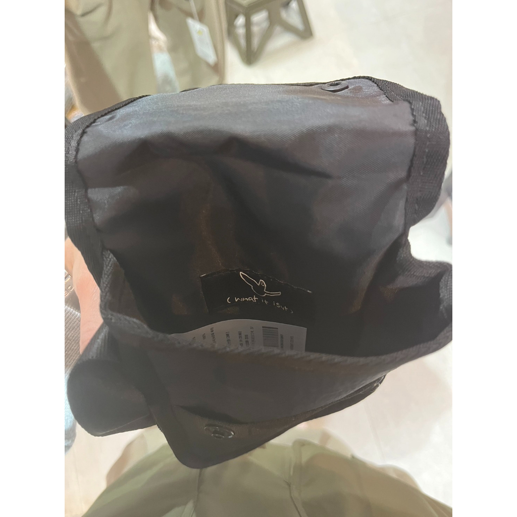 【雙十一優惠】What it isn’t 黑色 防潑水 迷你 側背包