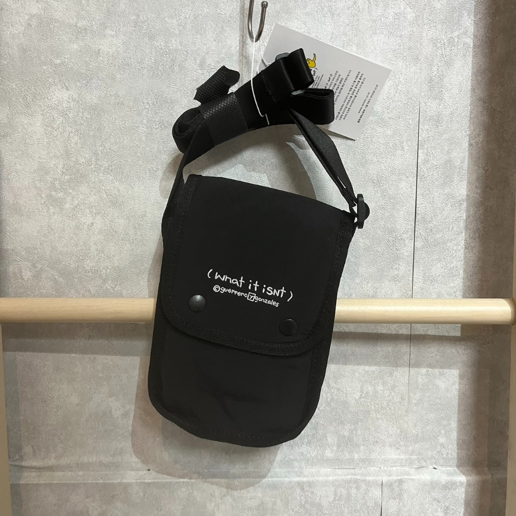 【雙十一優惠】What it isn’t 黑色 防潑水 迷你 側背包