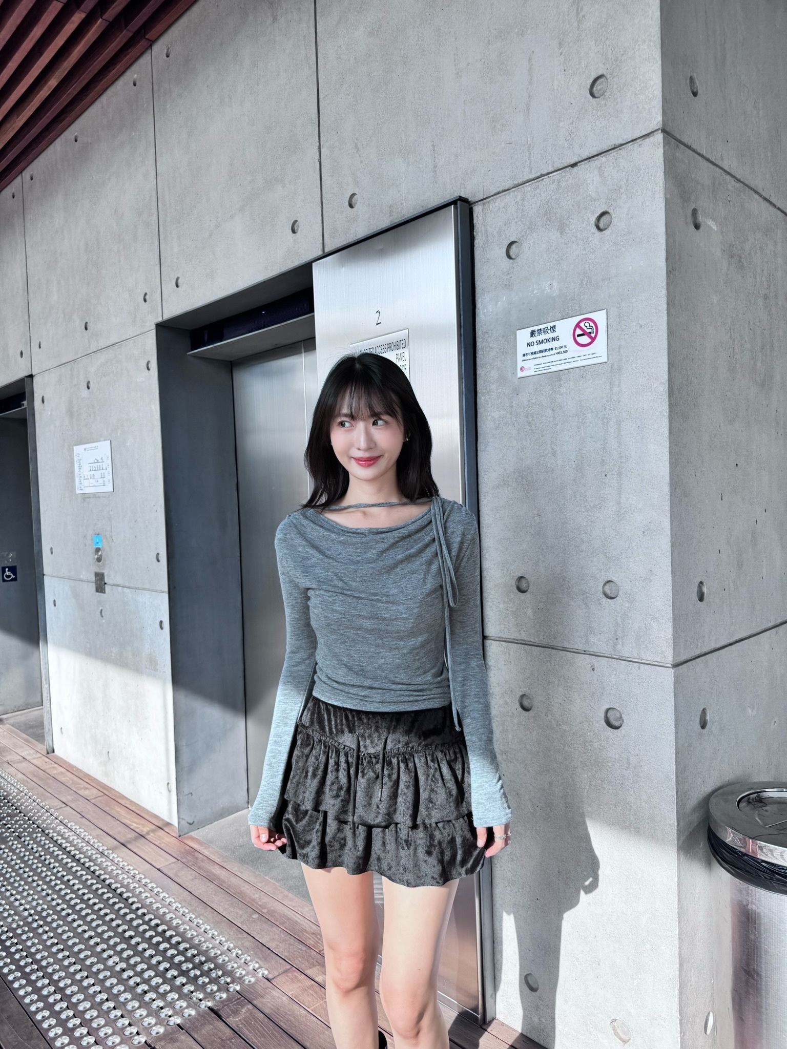 (訂購)氣質掛領彈性上衣 T1107(淺灰/白)