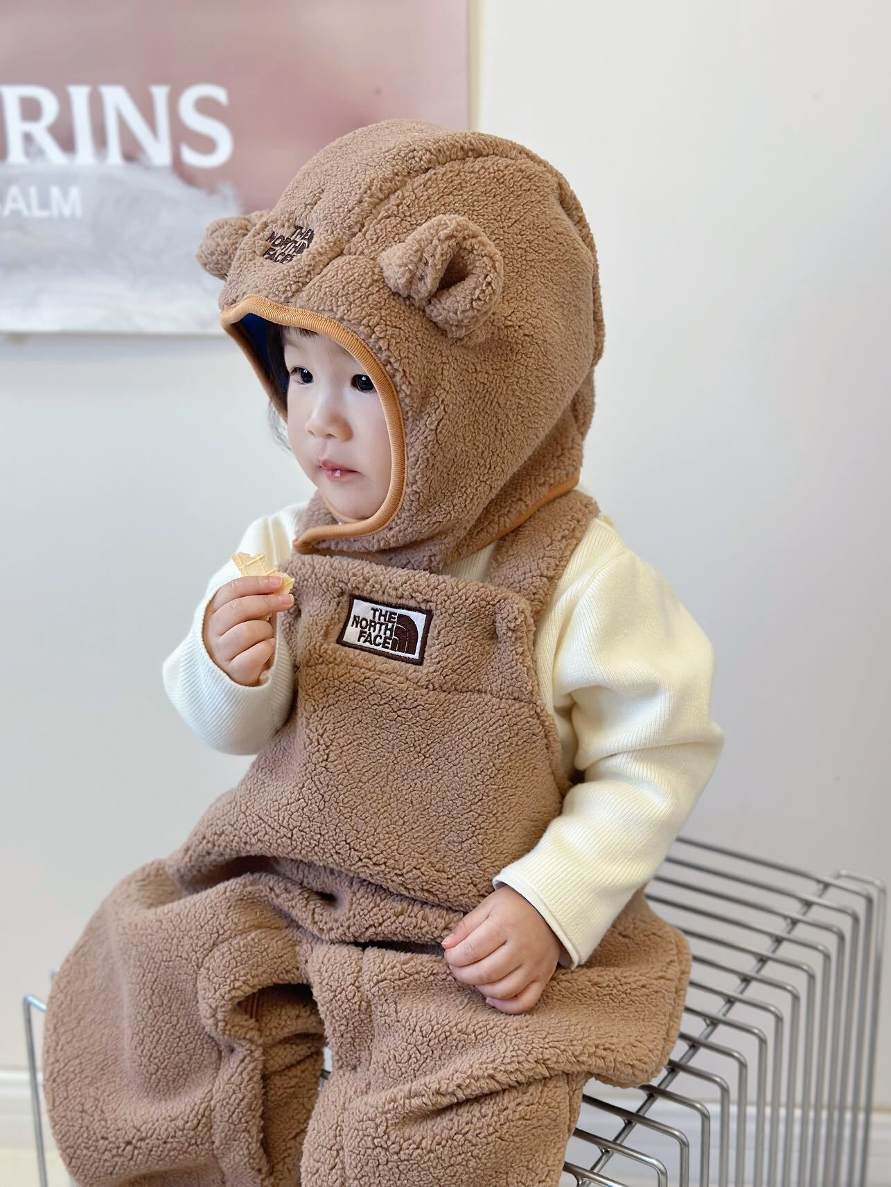 𝐓𝐡𝐞 𝐍𝐨𝐫𝐭𝐡 𝐅𝐚𝐜𝐞 小熊帽背帶褲套裝