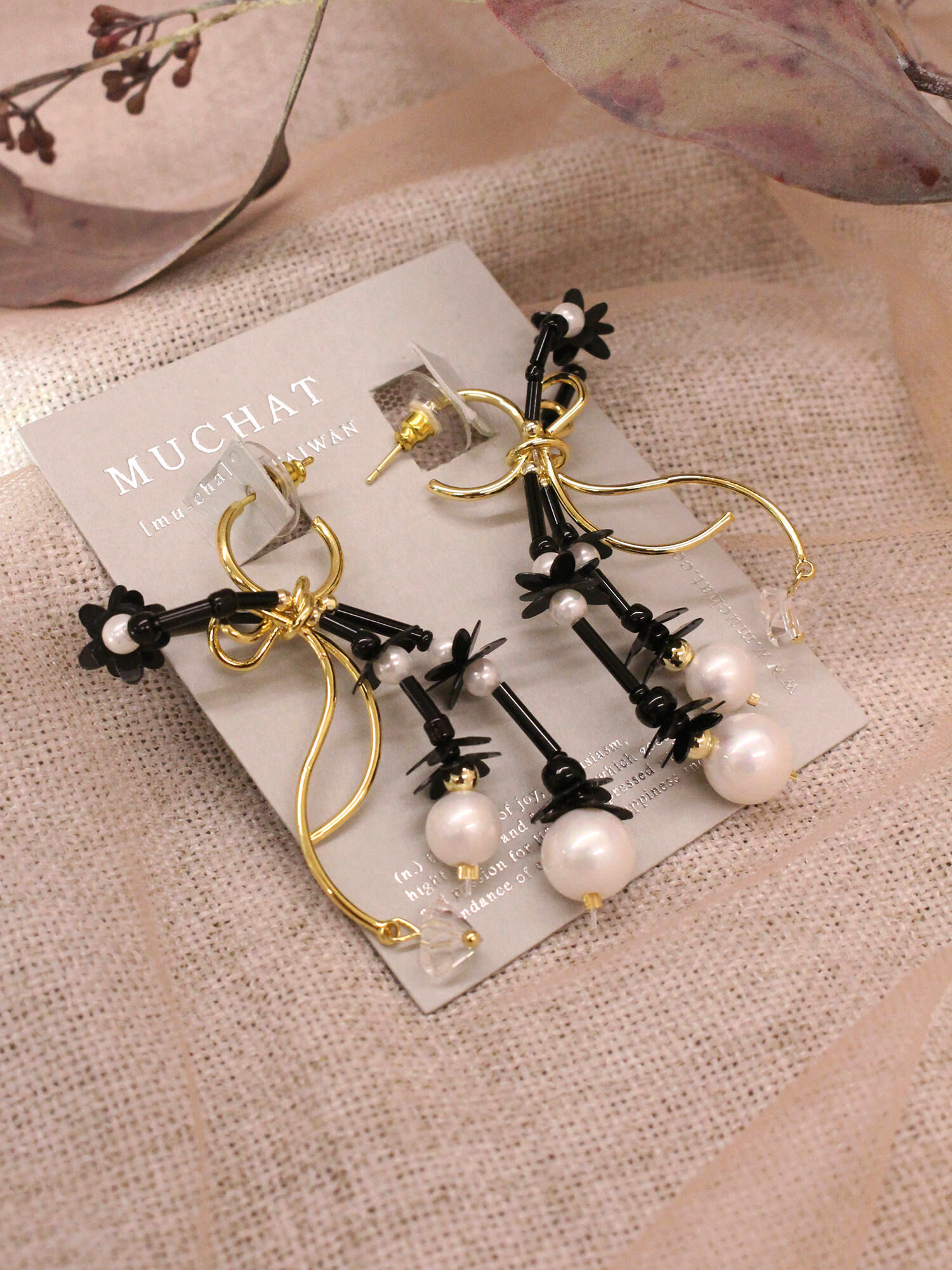 靈魂人物。MUCHAT手作14KGP珠花曲線純銀針耳環