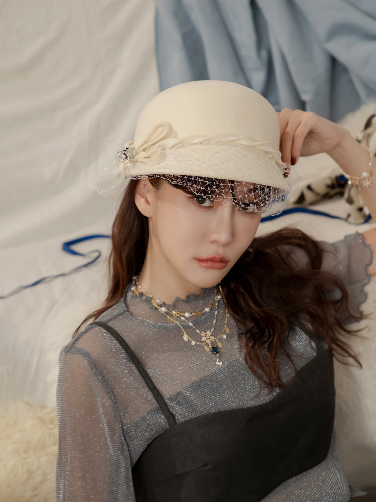 舞蹈夢幻連動。MUCHAT手作蝶結網紗毛呢騎士帽 (米白)