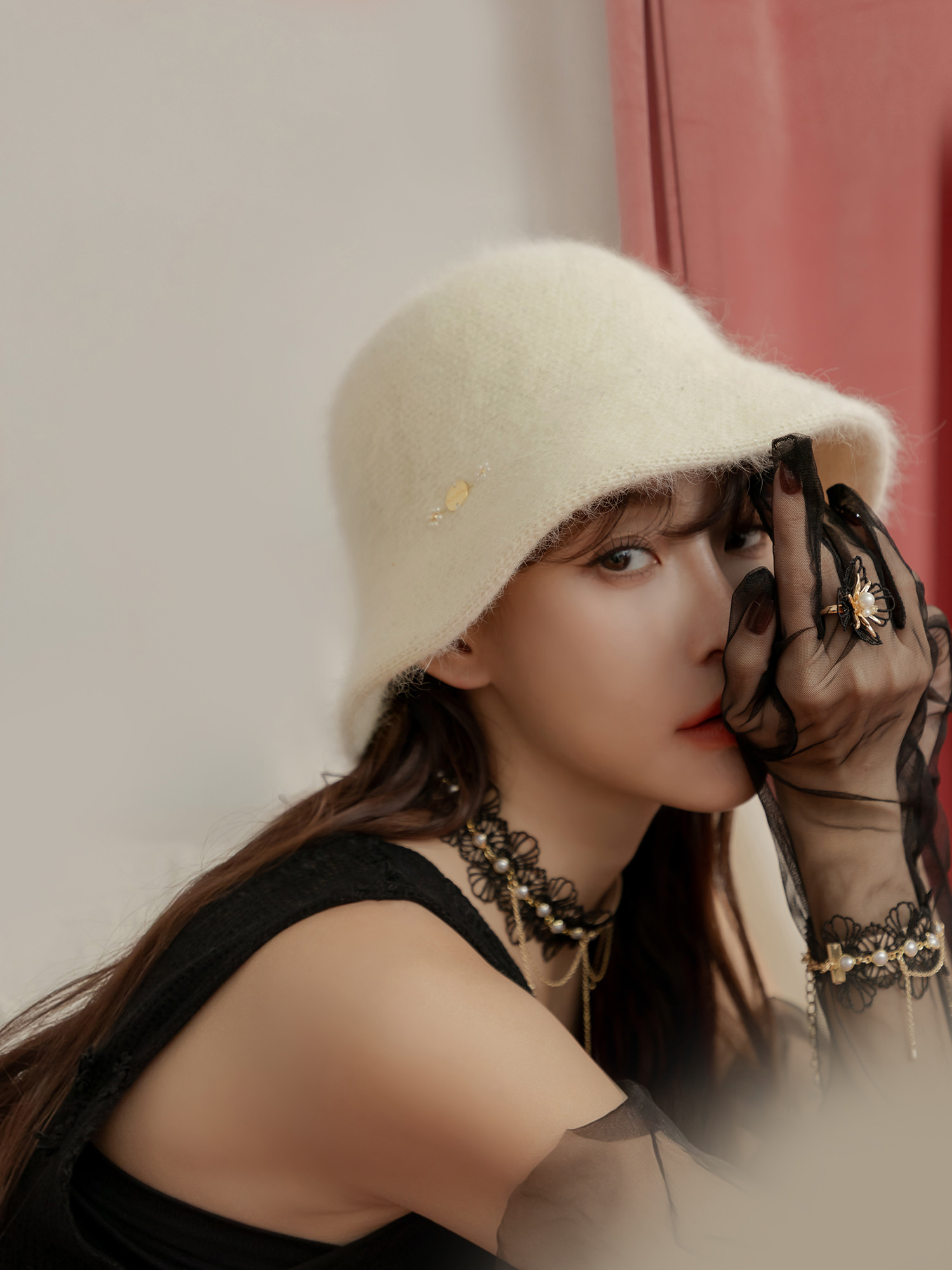 吹蠟燭吃蛋糕。MUCHAT手作珠花編織漁夫帽 (米白)