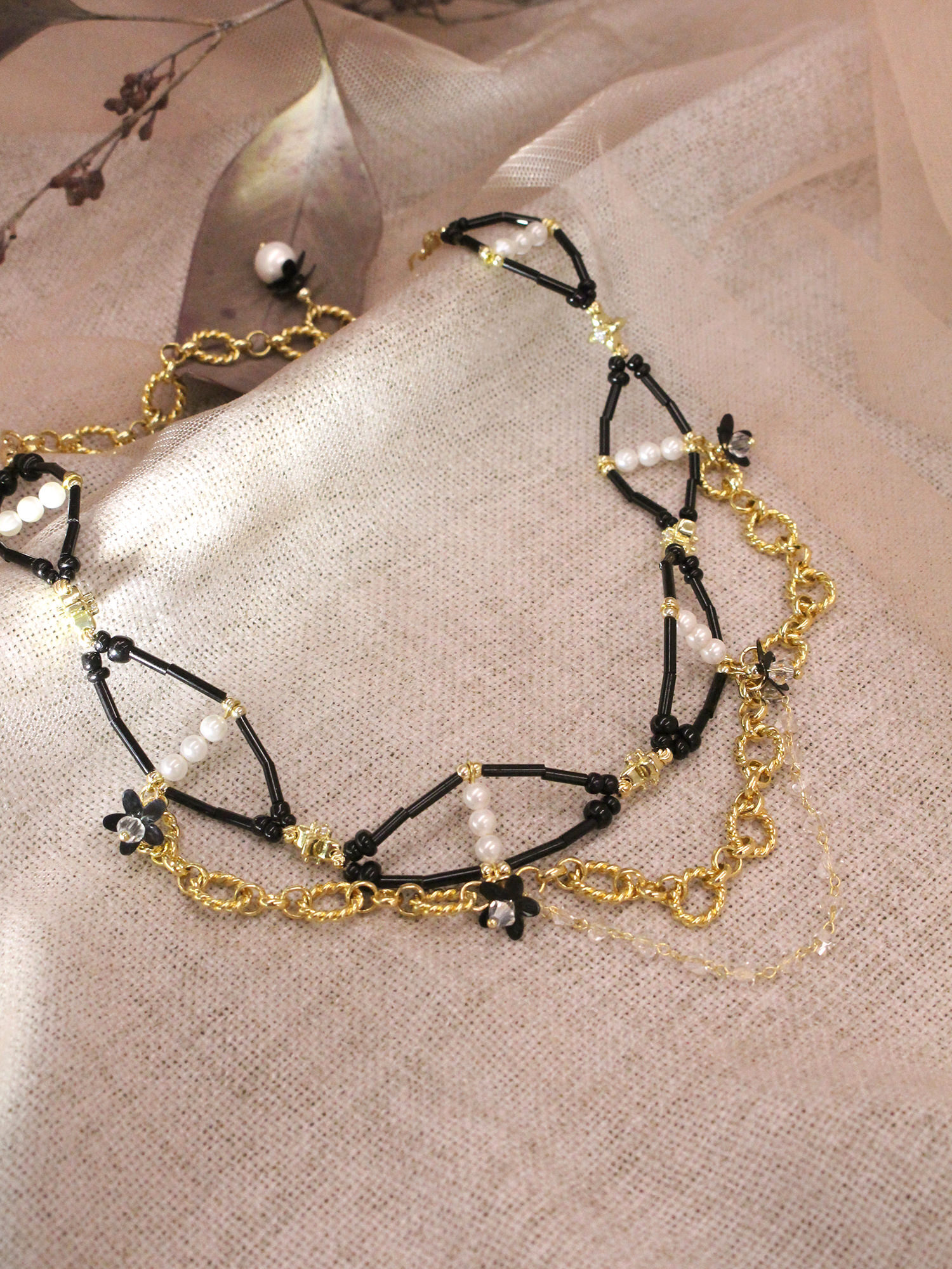 靈魂人物。MUCHAT手作14KGP珠花水晶垂墜項鍊