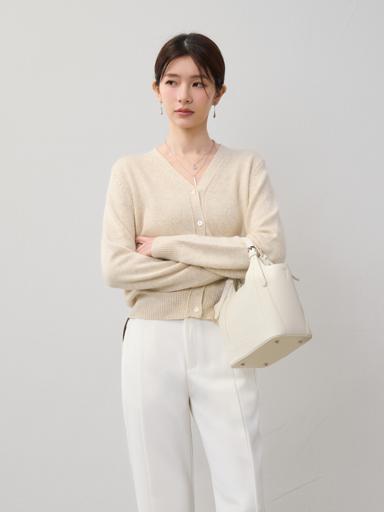 2603 柔膚V領針織外套(5%羊毛)