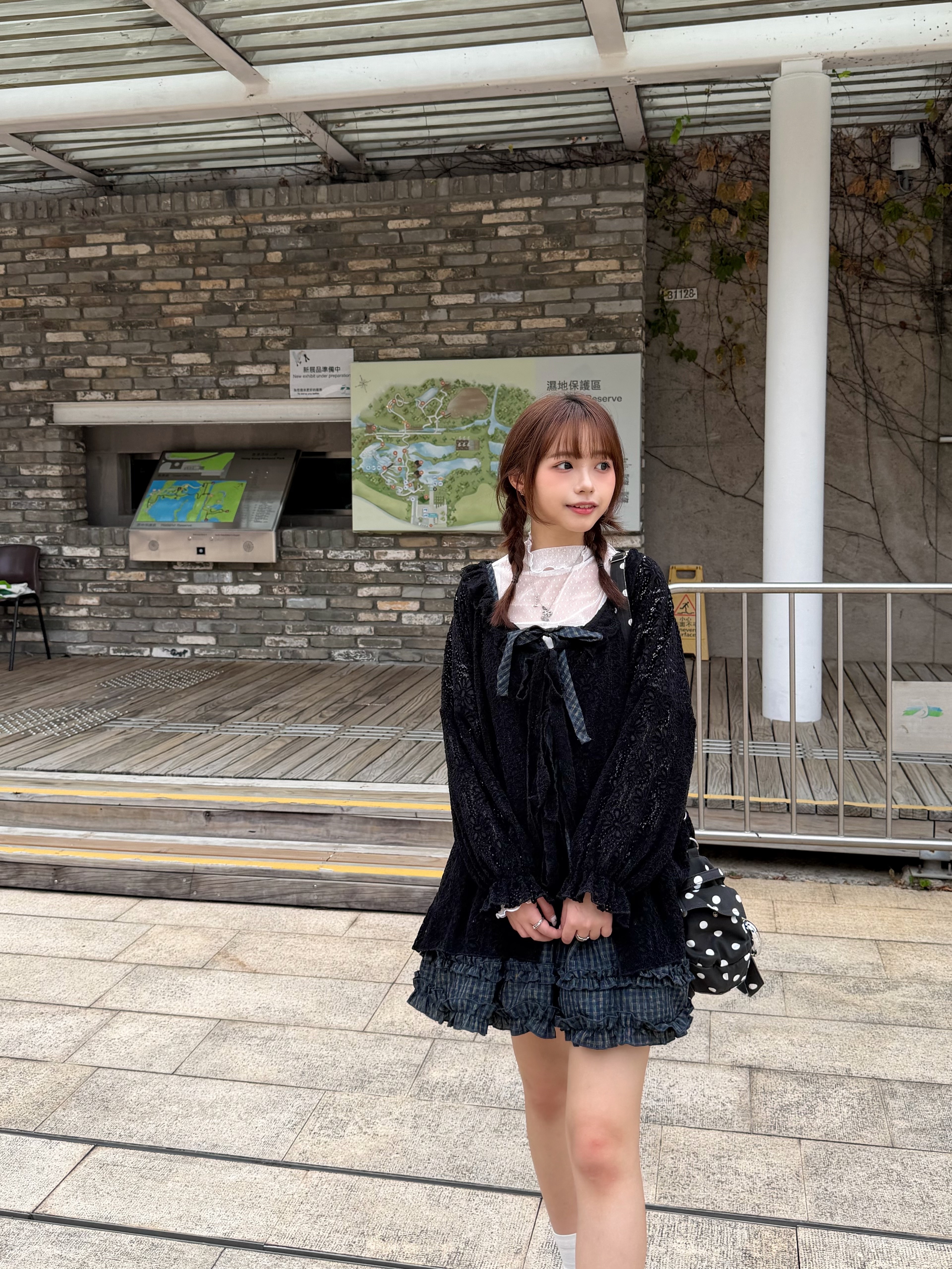 店豬自留！日系感絨面花花ruffle外套 兩色入