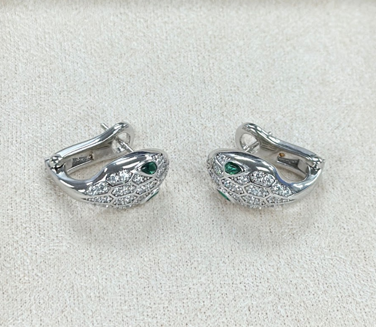 AM11 A1835 蛇頭滿鑽耳環 $298