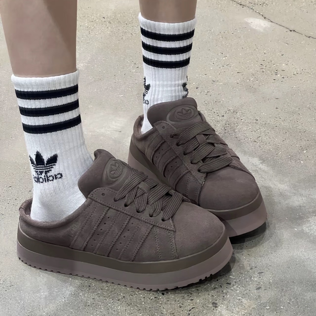 ADIDAS ORIGINALS CAMPUS 00S 可可 毛毛拖 包頭拖鞋 懶人鞋 愛迪達 JR3731