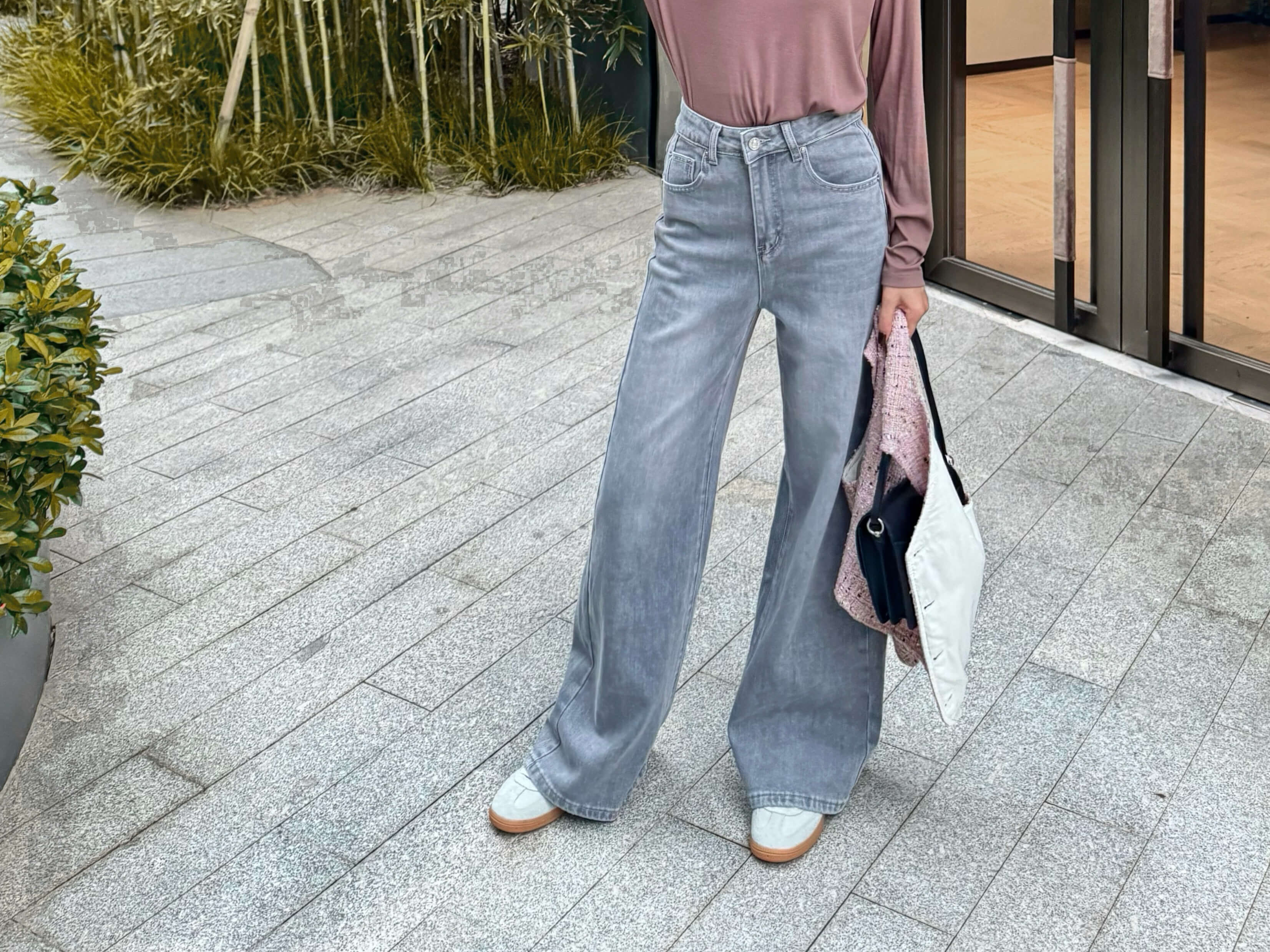 High Rise Light Wash Jeans_JE2512L17