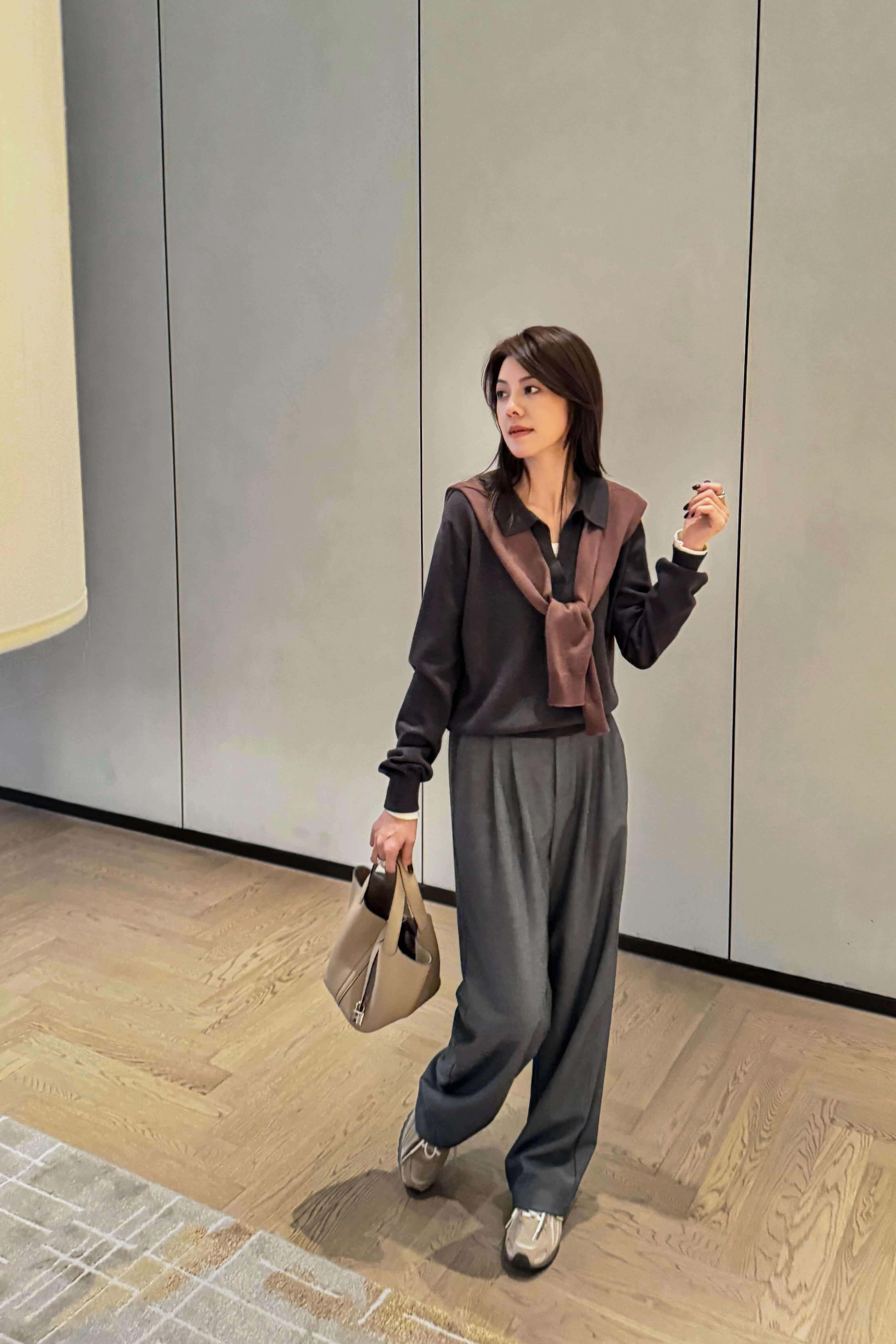 V-Neck Polo Sweater_KN2511L19