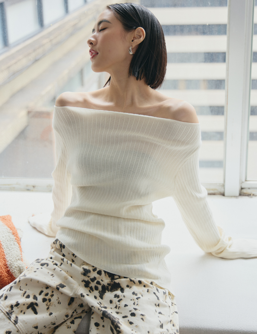 斜肩軟料針織下斜上衣（杏色/2尺寸）