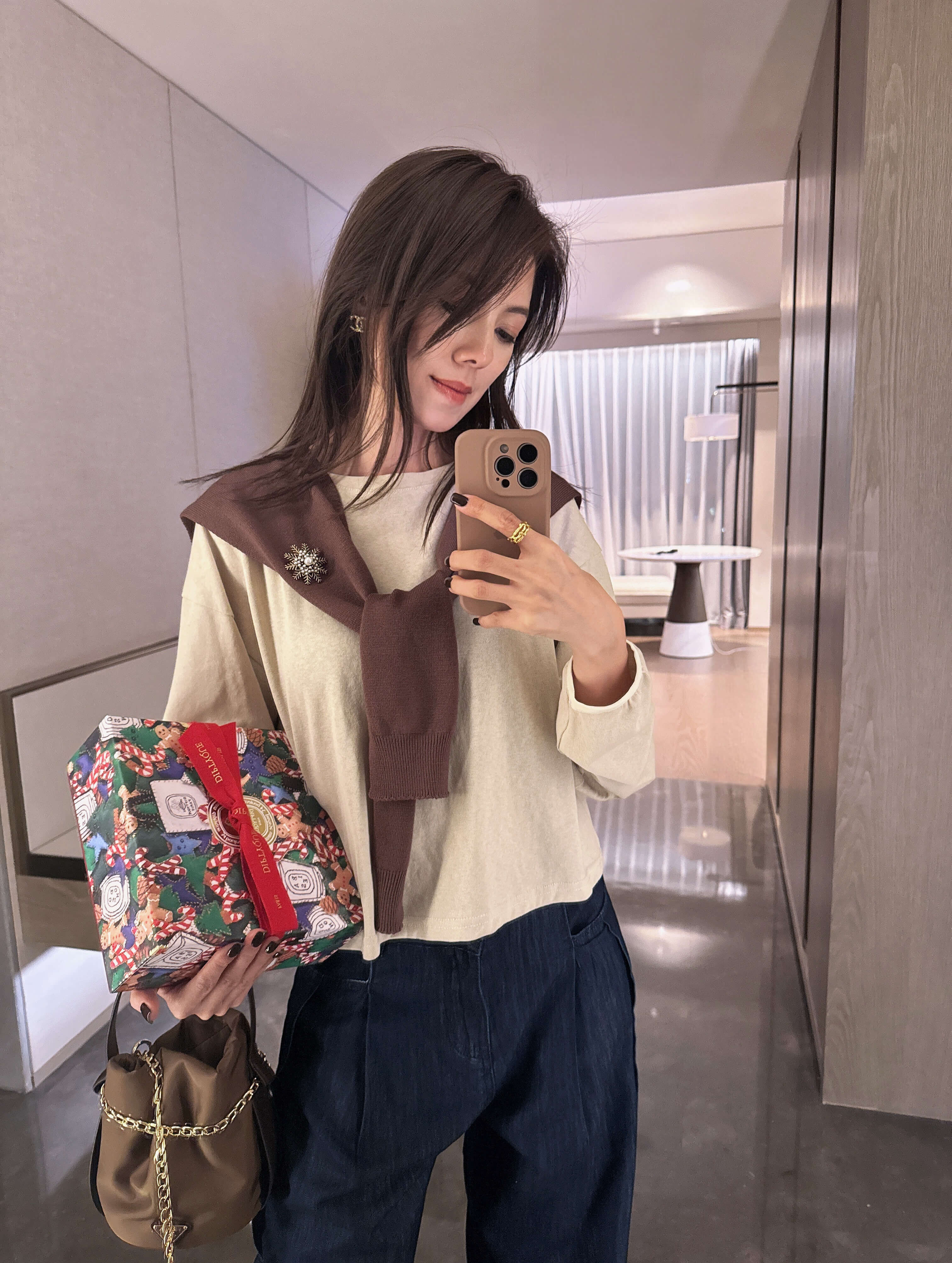 Scarf Boxy Ruched Sleeve Tee_TP2512L22