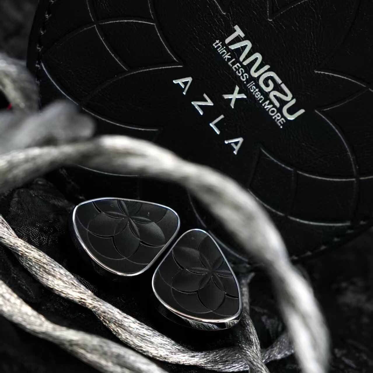 唐族 x Azla Noir Blanc (一圈三鐵入耳式耳機)