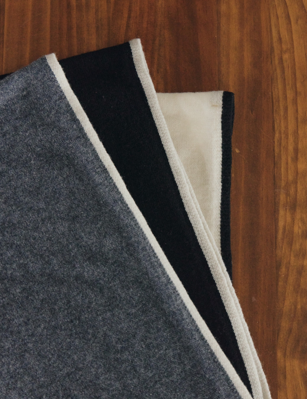 純羊毛三角披巾（3色）