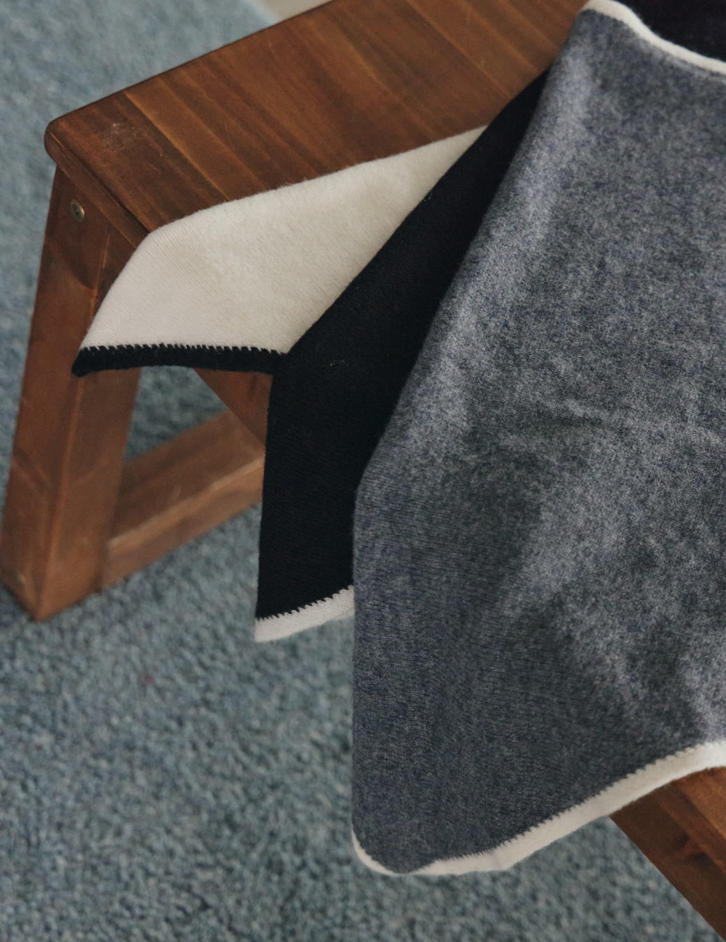 純羊毛三角披巾（3色）