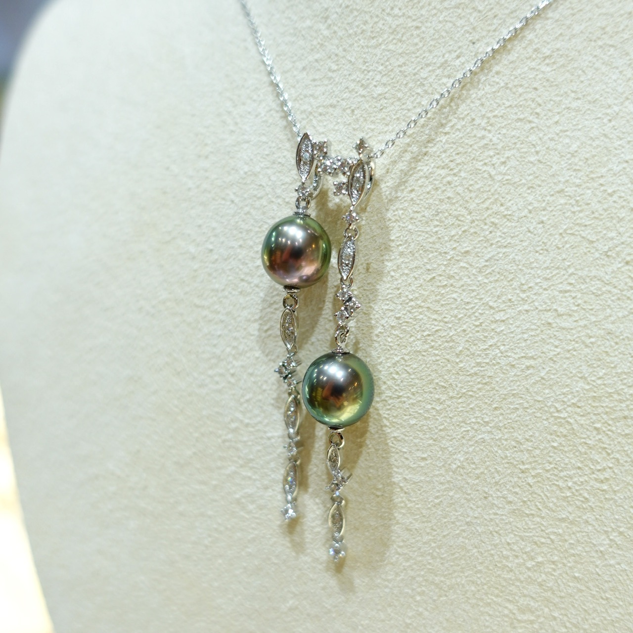 18K金大溪地黑珍珠鑽石套鍊 - 夢雨珠簾