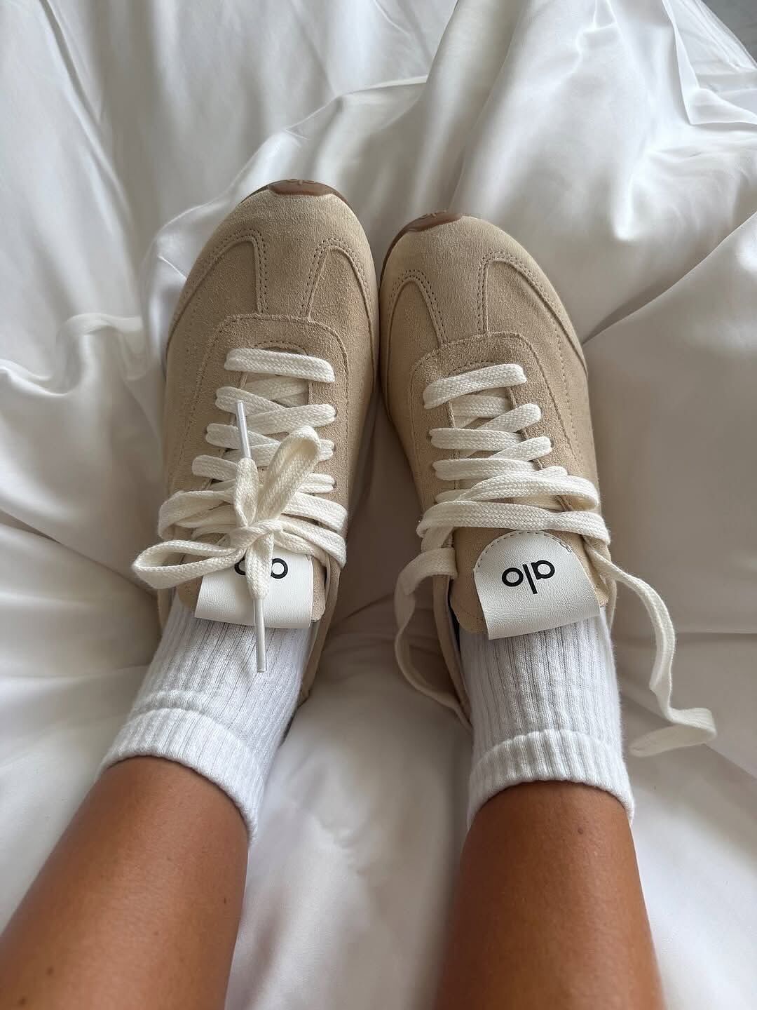 alo Sunset Sneaker 德訓鞋 奶油白 米白 米色 焦糖底  JISOO同款 金智秀 / 預購