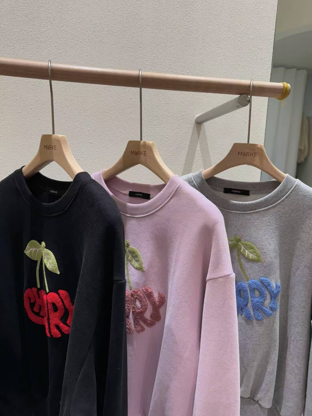 ME5211 櫻桃立體圖案衛衣