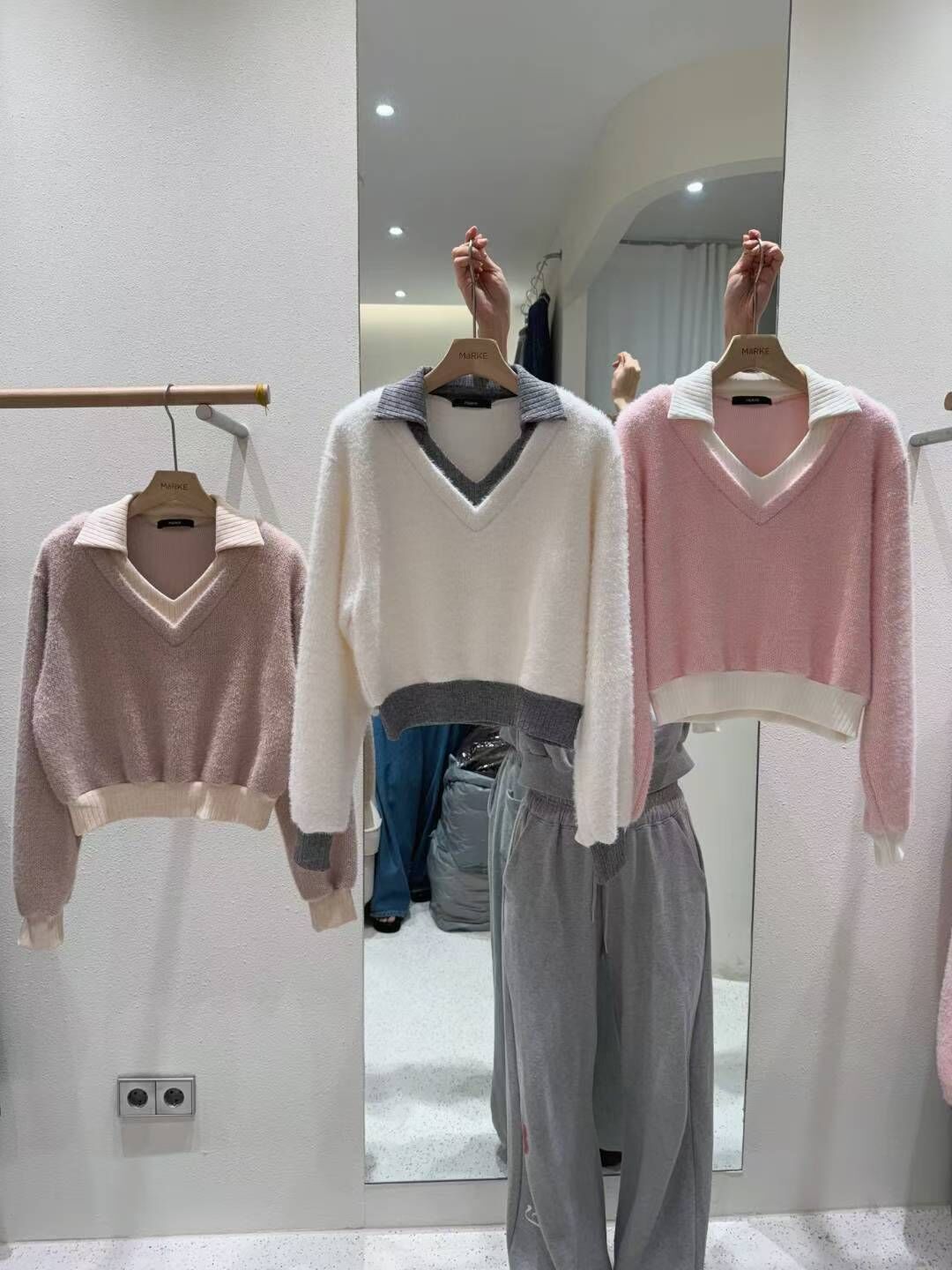 ME5216 學院風V領撞色翻領毛衣