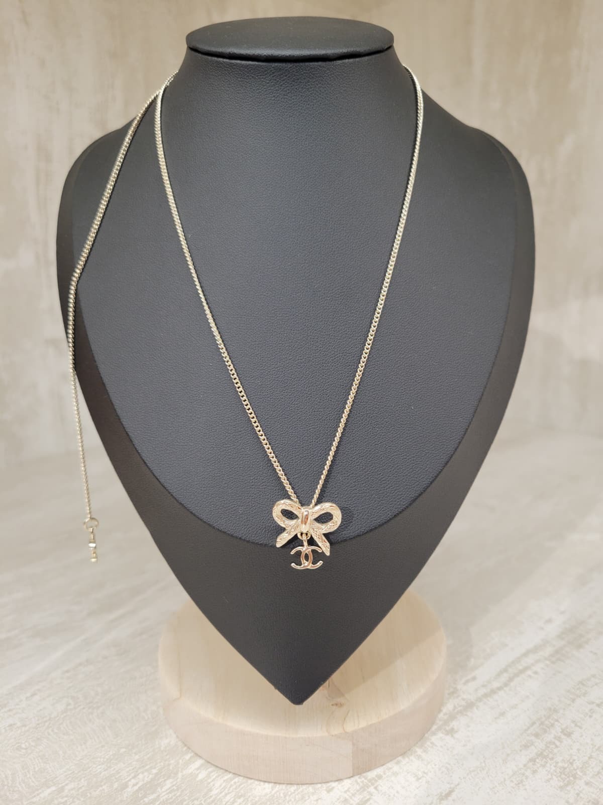 CHANEL ABG556 BOW NECKLACE LIGHT GOLD 41+8CM 蝴蝶結 淡金 頸鍊