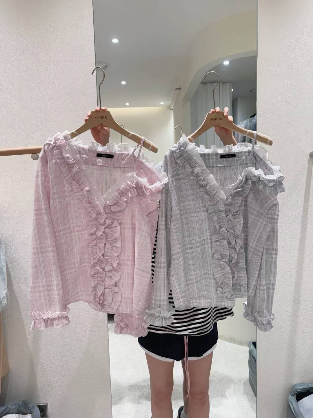 ME5237 荷葉邊格子落肩上衣