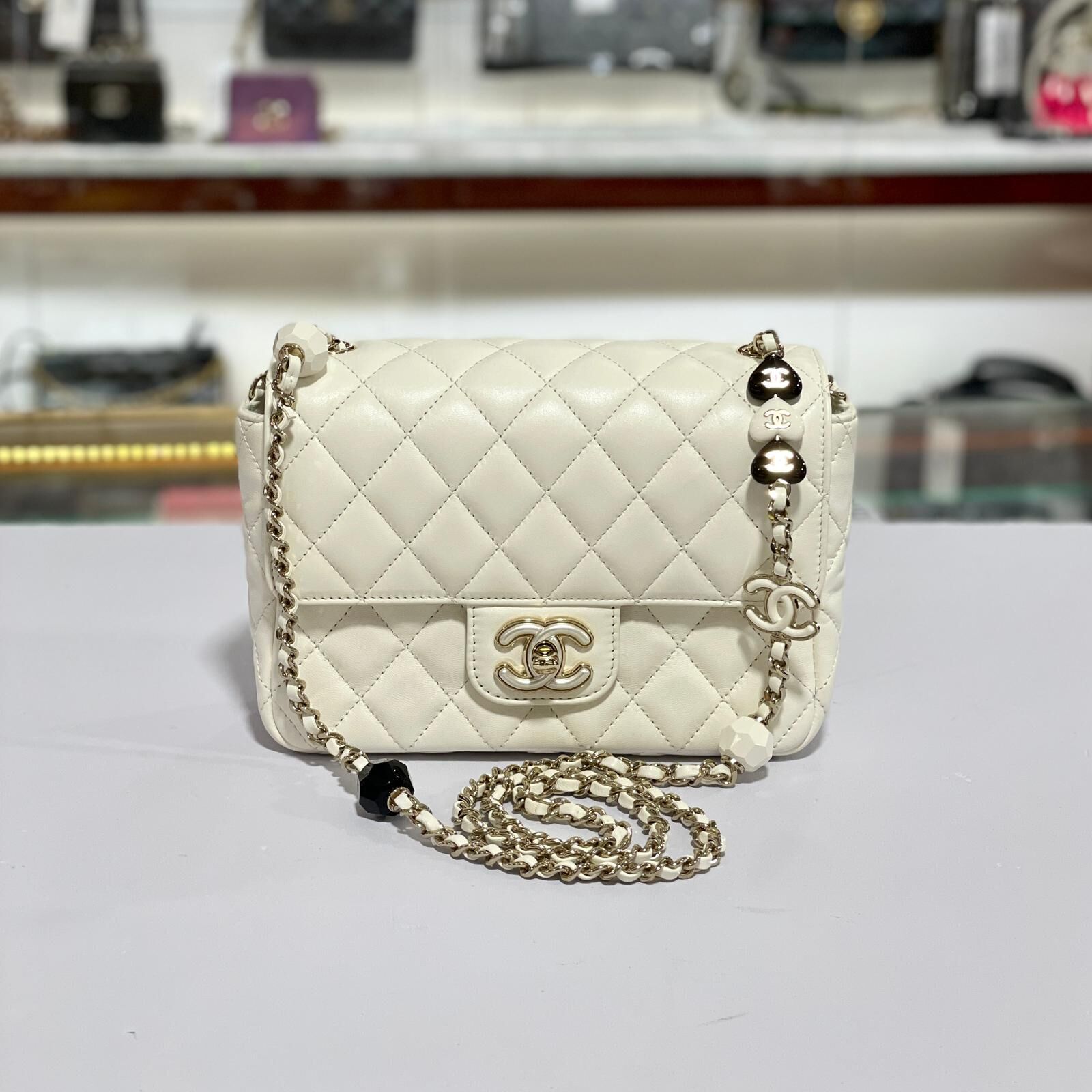 本週心動價!!! 全新Chanel CF20 白色小羊皮特別珍珠愛心琺瑯扣,晶片款 #兩年免費保養 #BRAND NEW #香榭站正品