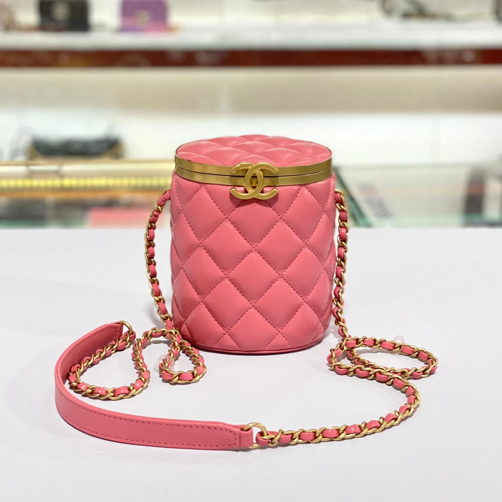 本週心動價!!! 全新Chanel圓筒包,AS2640 粉色羊皮晶片款,Chanel Lambskin Matelasse Shoulder Bag, #兩年免費保養 #BRAND NEW #香榭站正品
