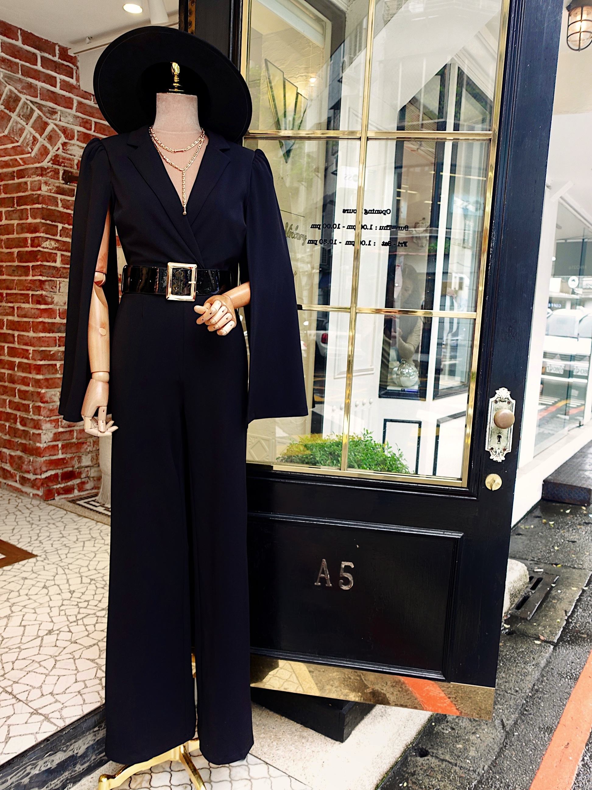 Black Vibes黑色披肩袖腰帶連身長寬褲Jumpsuit