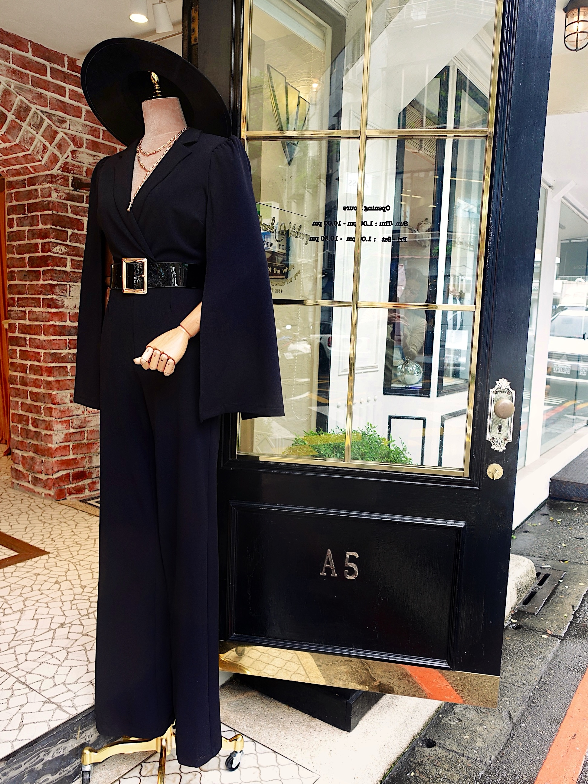 Black Vibes黑色披肩袖腰帶連身長寬褲Jumpsuit