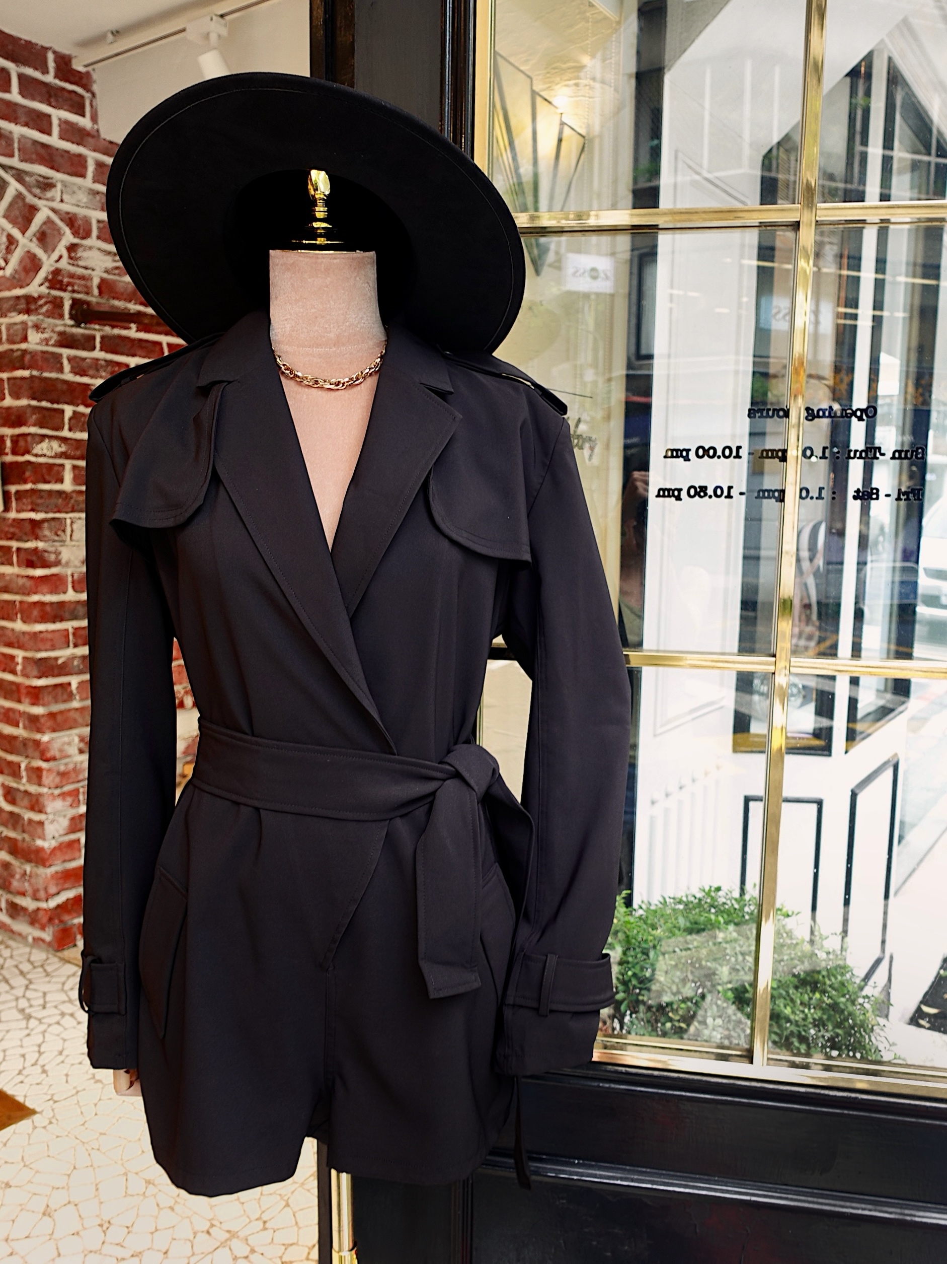 Black Street黑色 V領腰帶西裝連身短褲 Romper