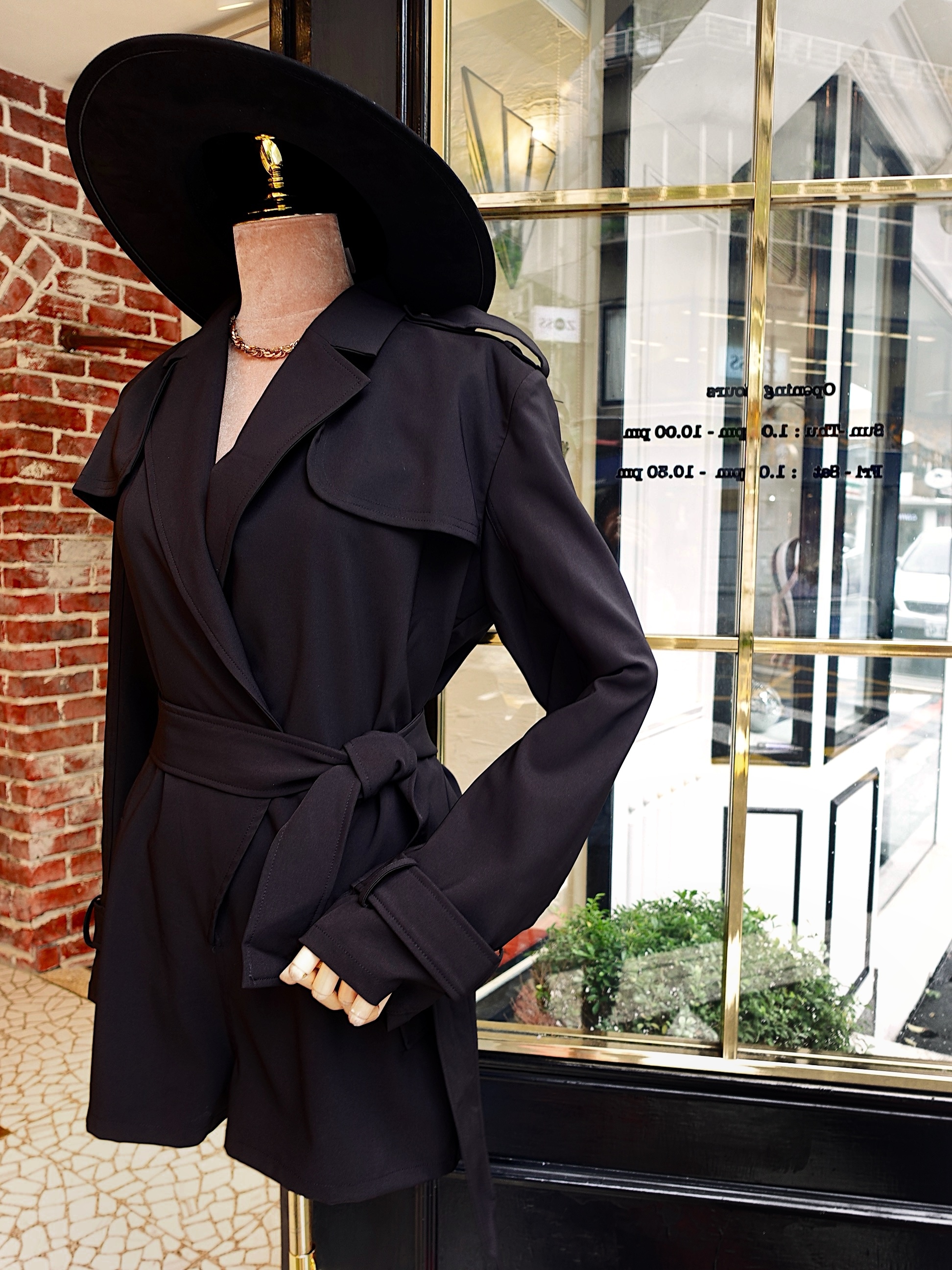 Black Street黑色 V領腰帶西裝連身短褲 Romper