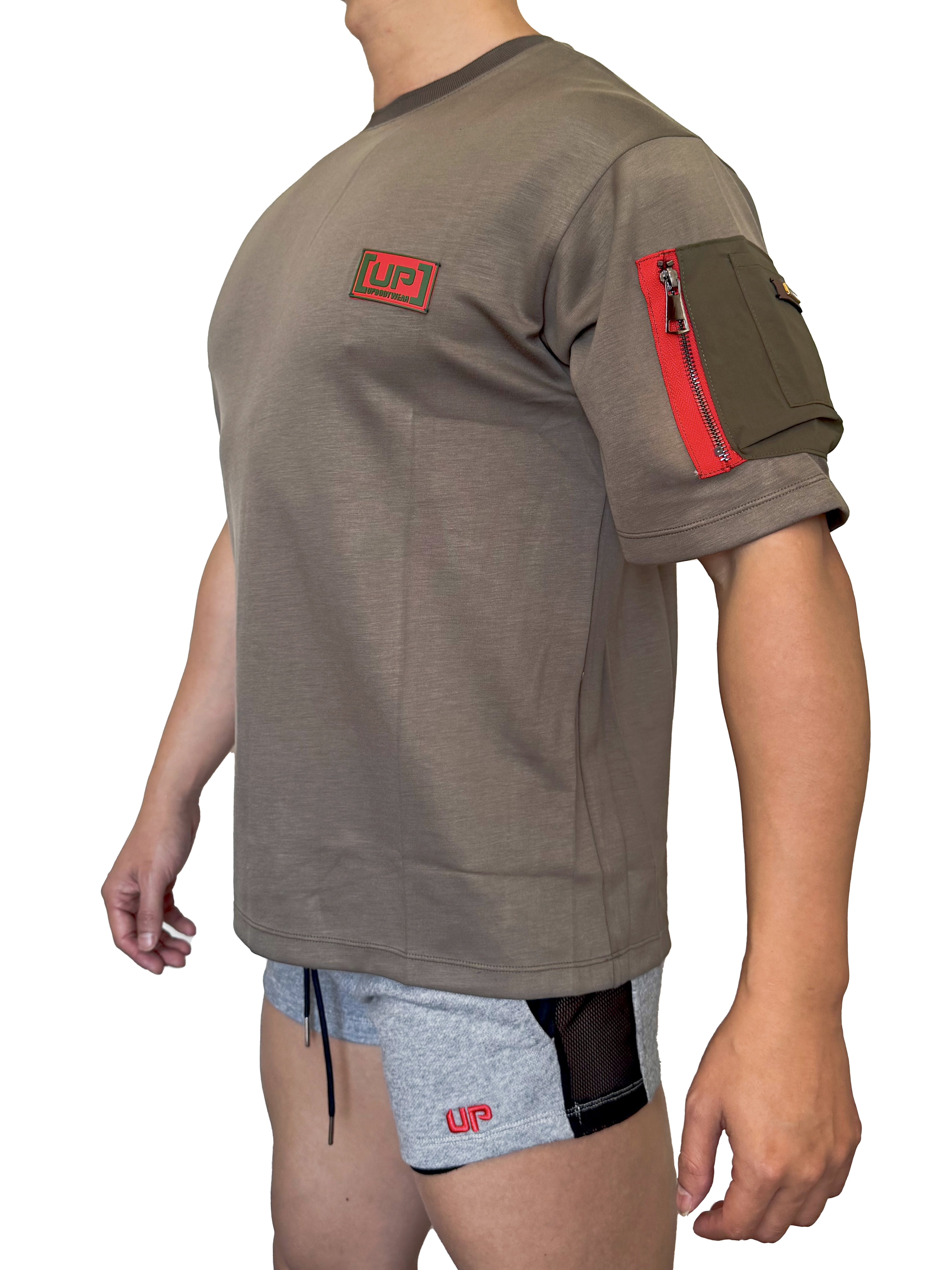 2026 全新系列  - Sleeve Pocket 寬版落肩大Tee 軍綠