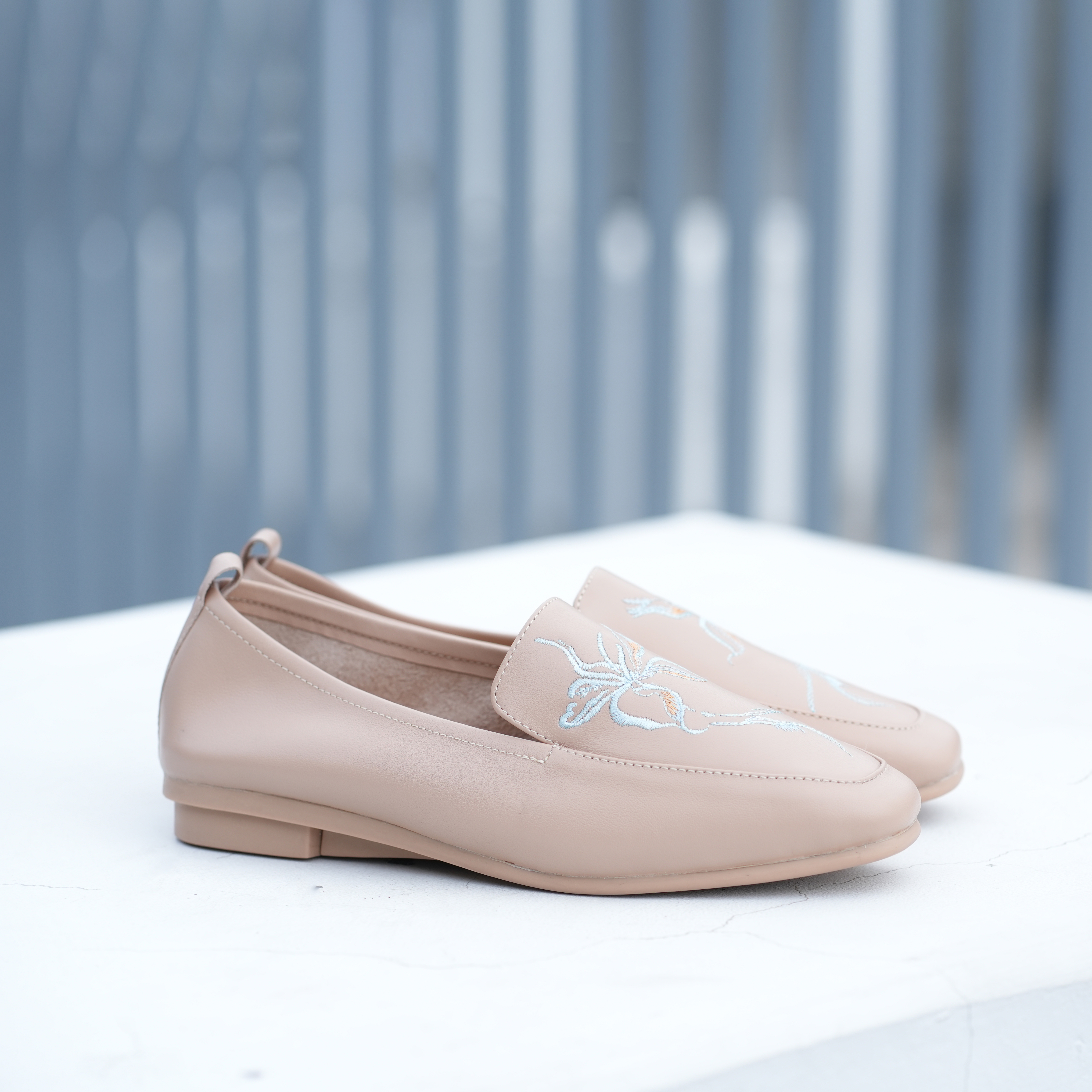 刺繡樂福鞋｜靜花影(杏粉)